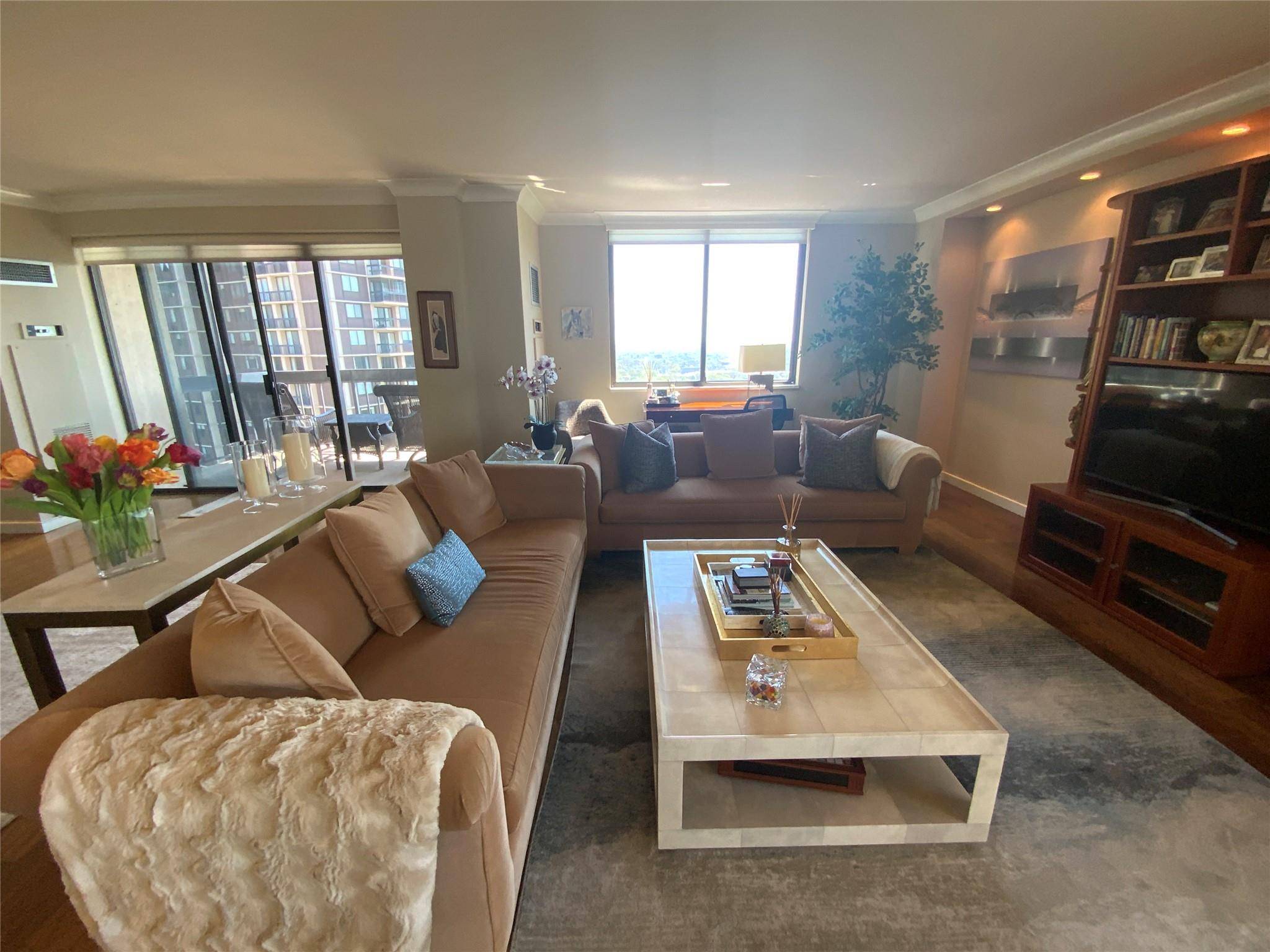 Floral Park, NY 11005,26910 Grand Central Pkwy #19D