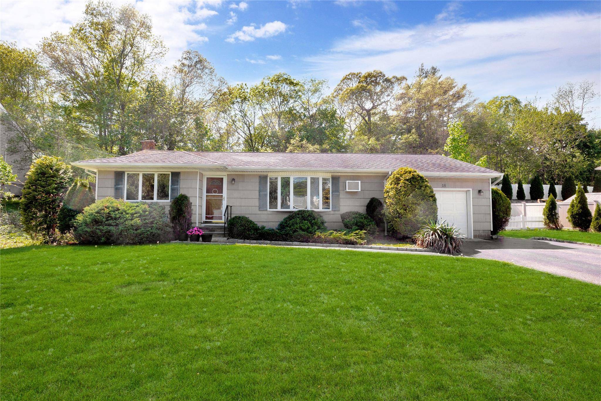 Ronkonkoma, NY 11779,18 Lincoln AVE