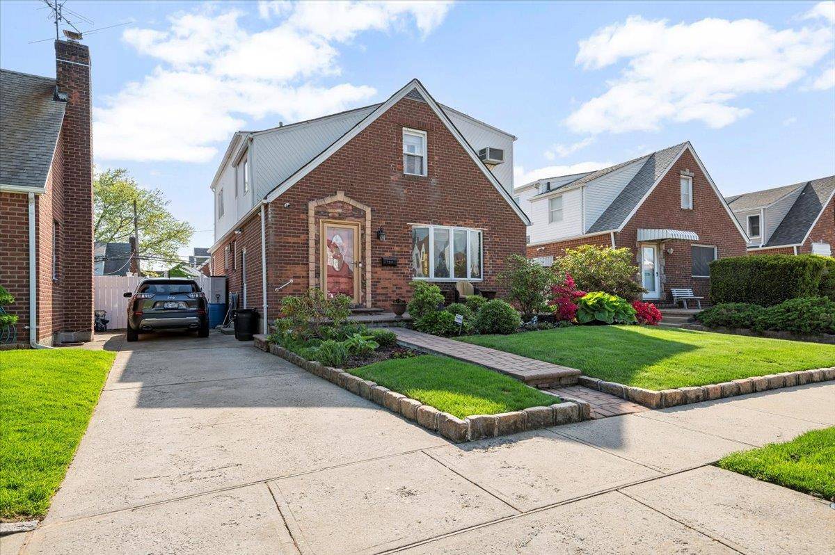 Valley Stream, NY 11580,124 Dianne ST