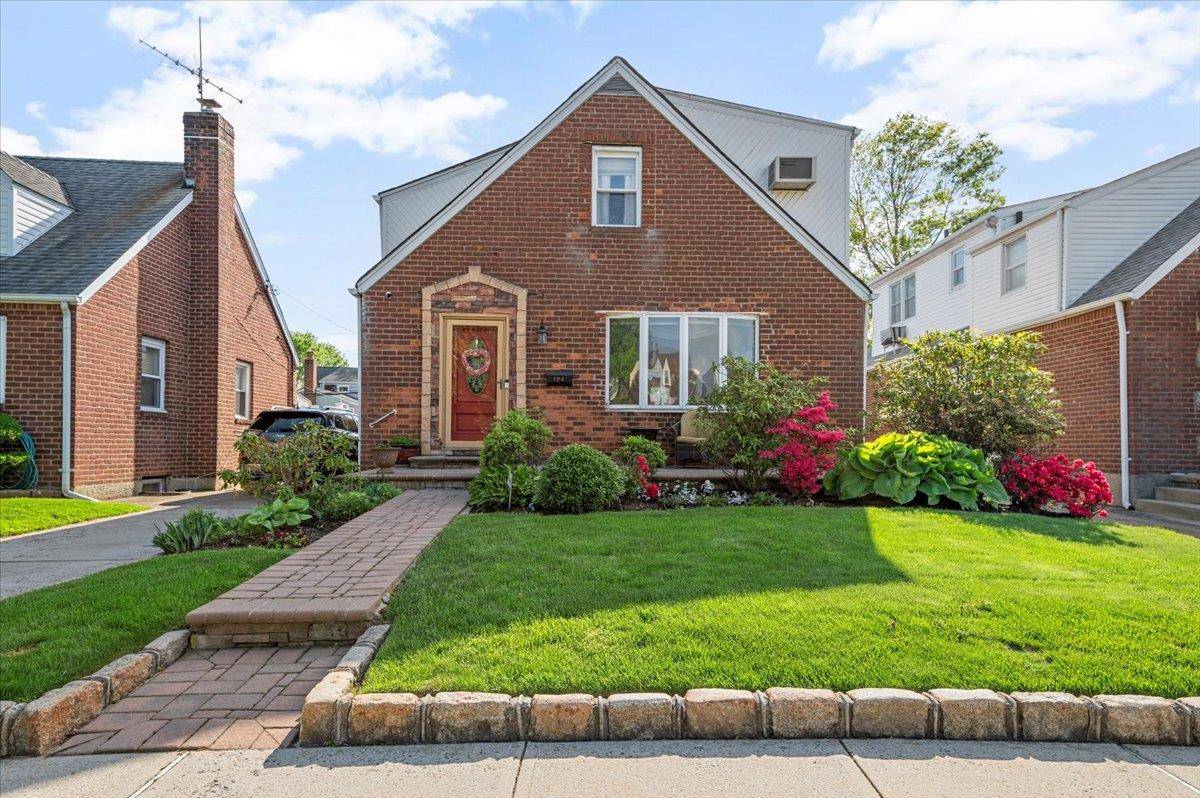 Valley Stream, NY 11580,124 Dianne ST
