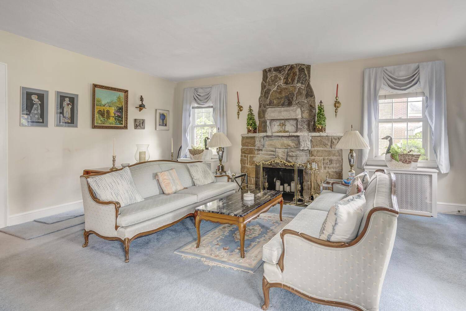 Mineola, NY 11501,189 Meadowsweet RD