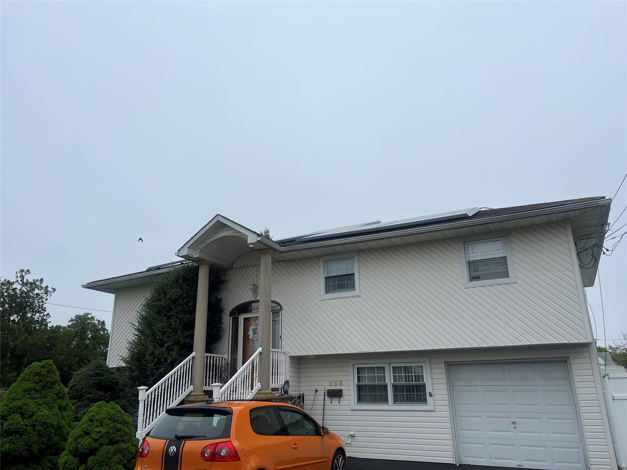 Lindenhurst, NY 11757,696 N Indiana AVE #Rear 2nd