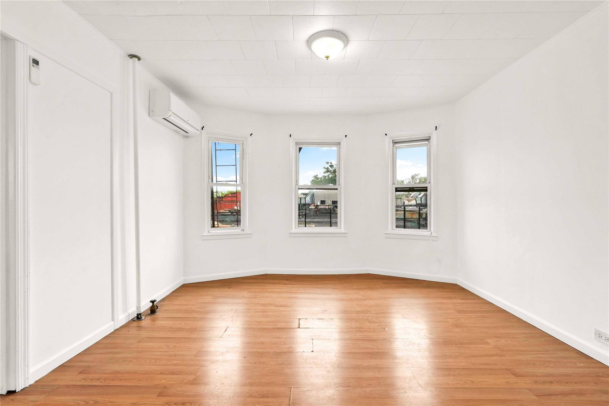 Richmond Hill, NY 11418,91-50 121st ST