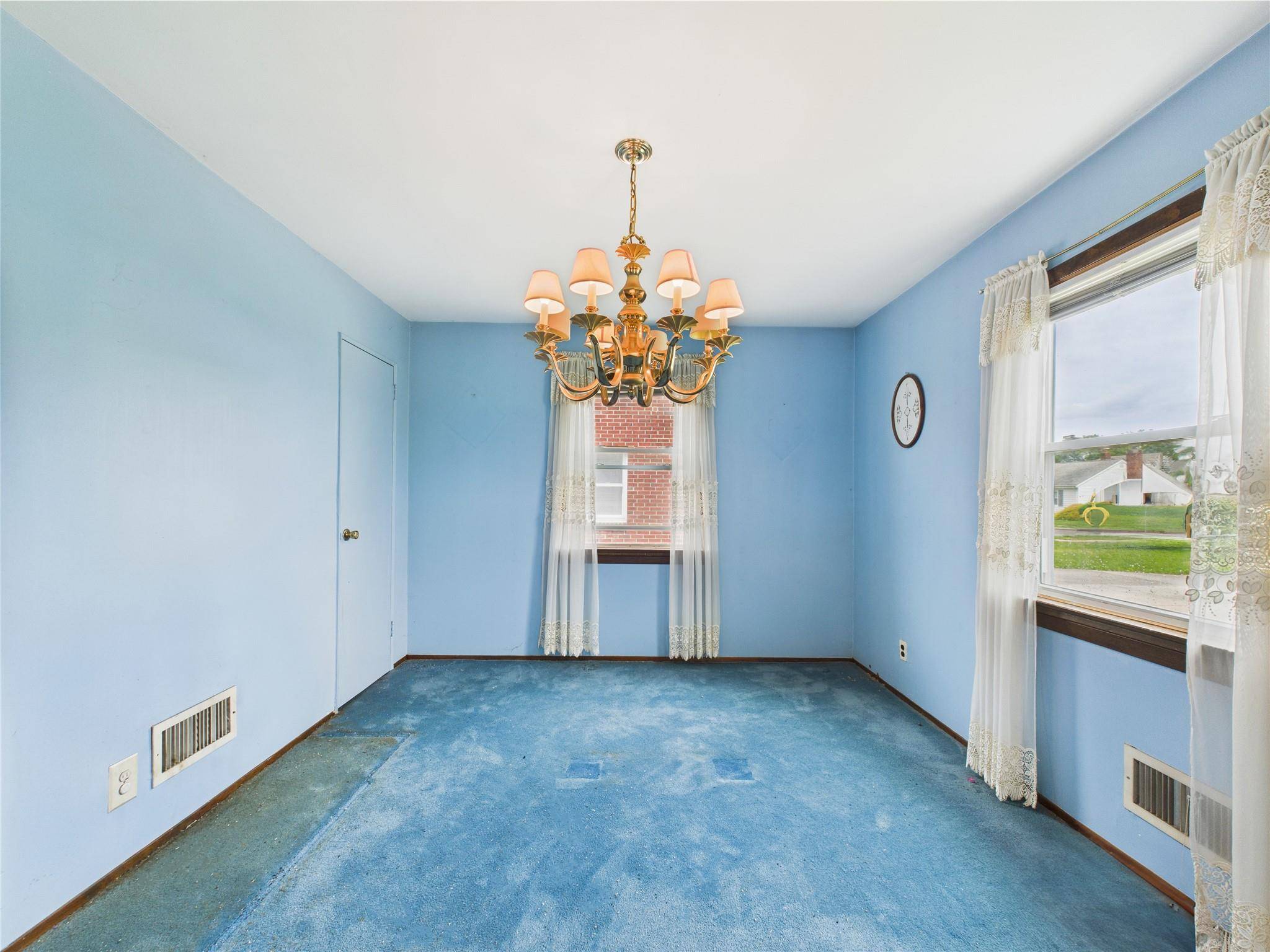 Hicksville, NY 11801,2 Gables DR