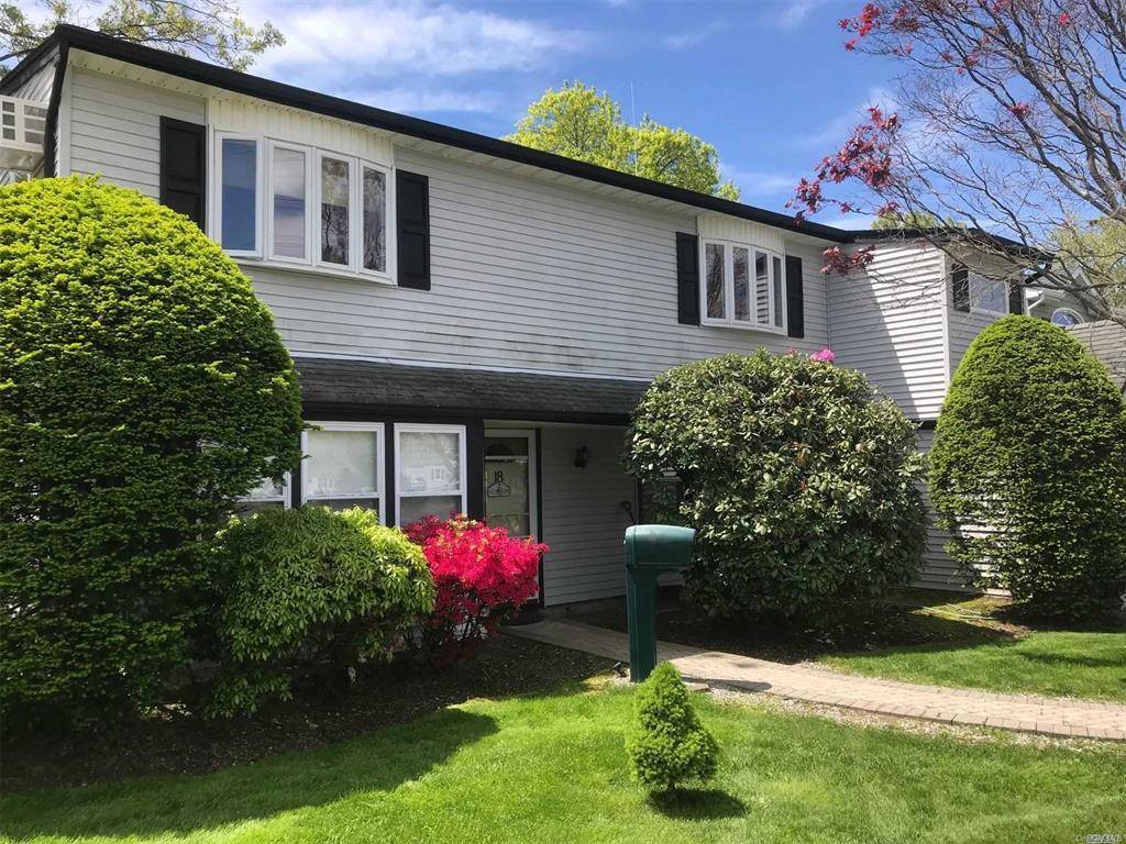 Levittown, NY 11756,18 Hickory LN
