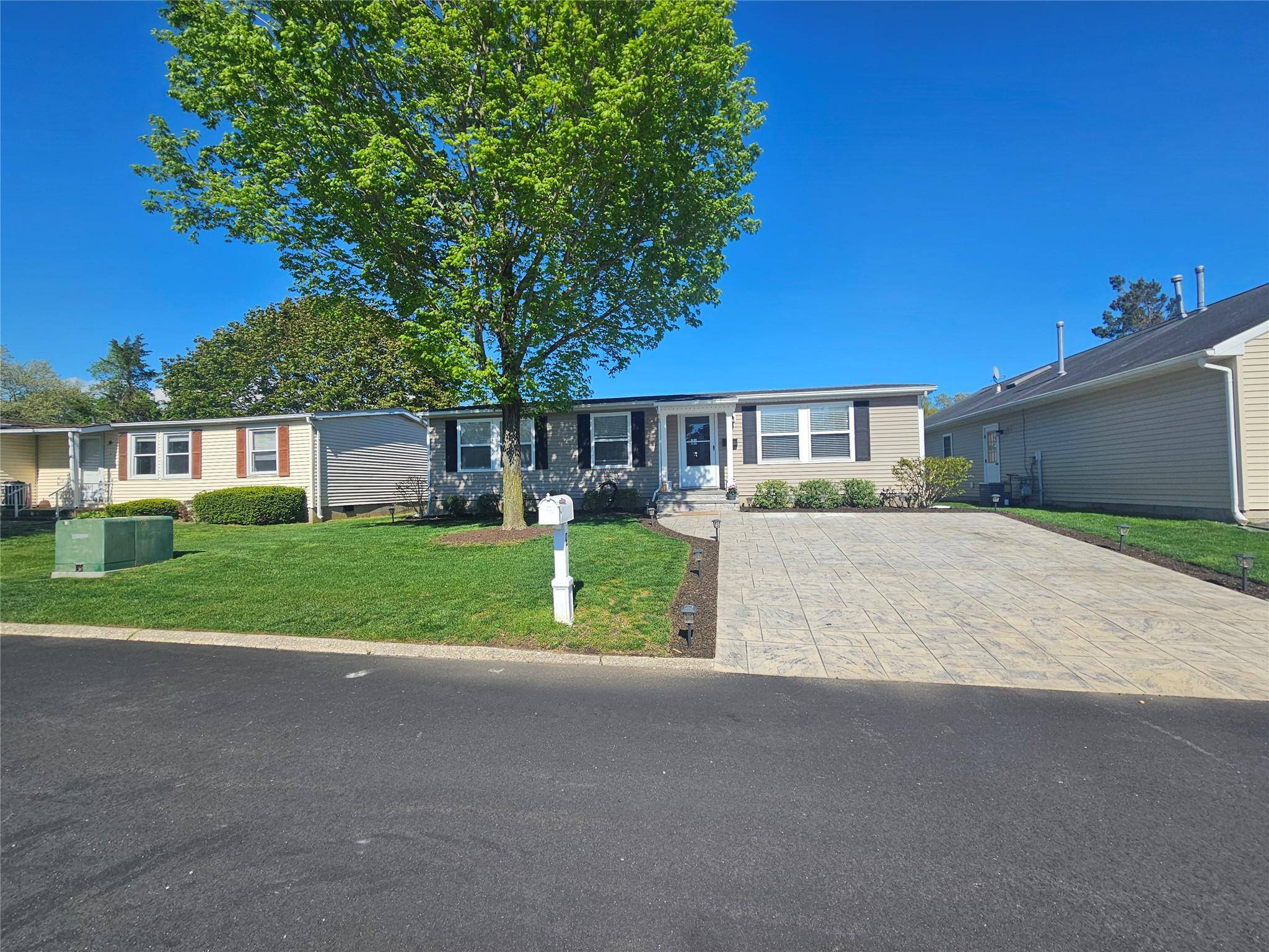 Manorville, NY 11949,3 Limetree DR