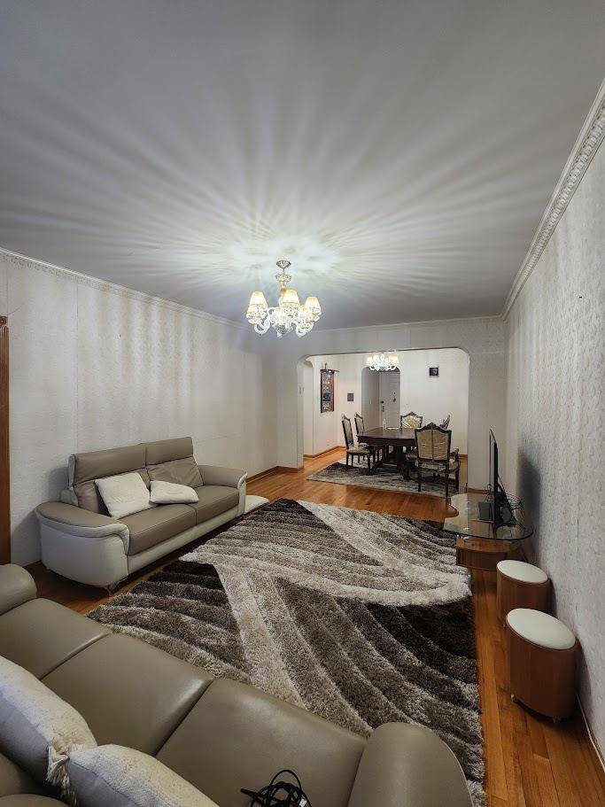 Rego Park, NY 11374,6433 99 ST #4 b