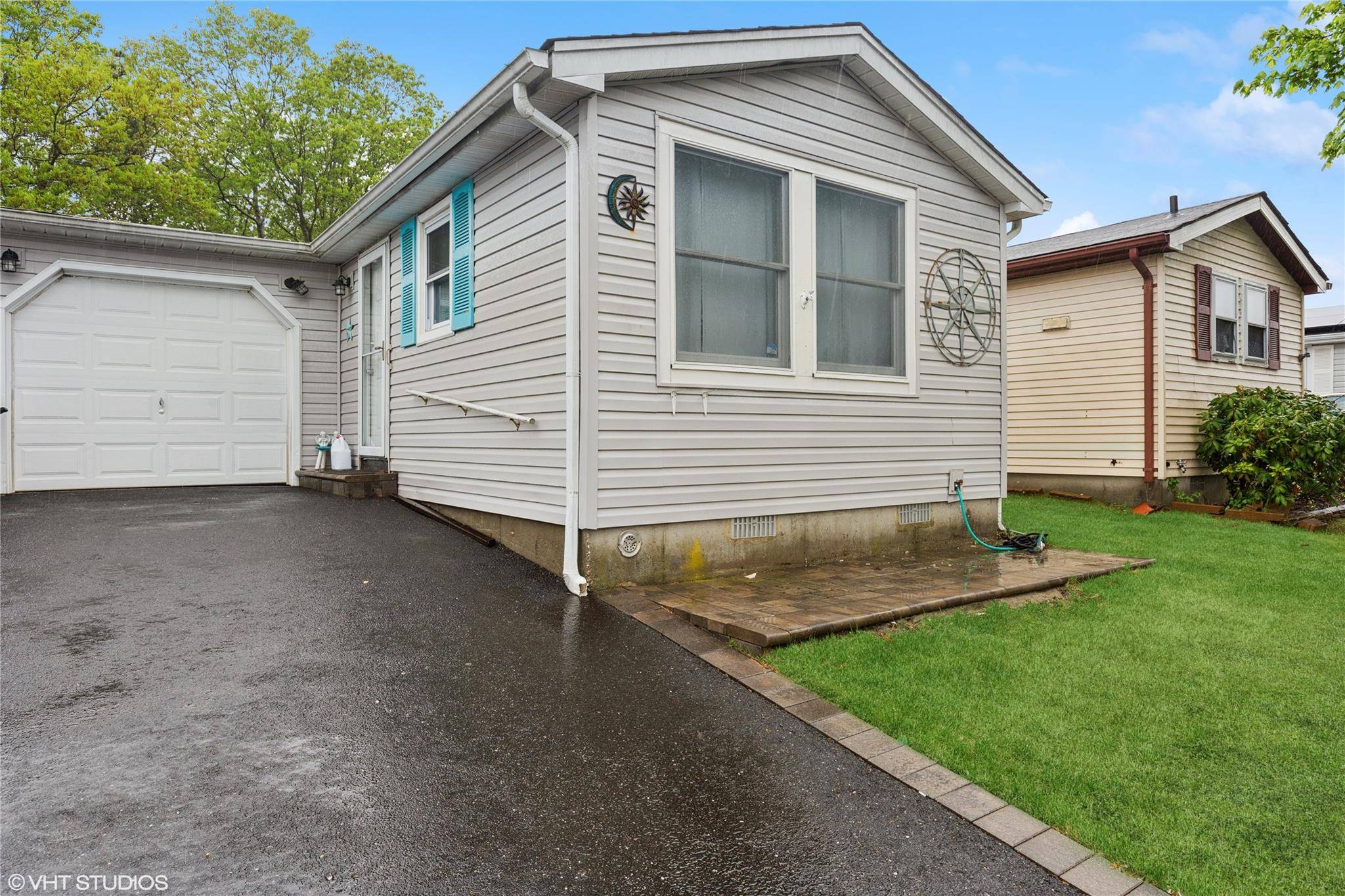 Manorville, NY 11949,87 Village CIR