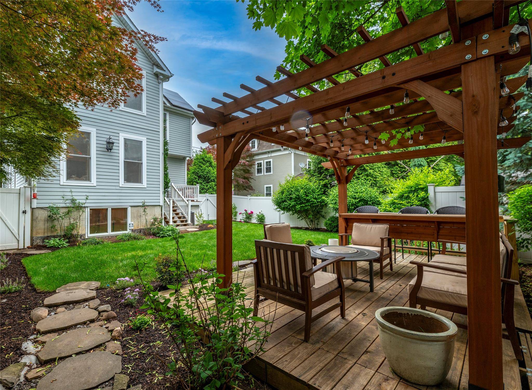 Nyack, NY 10960,235 High AVE