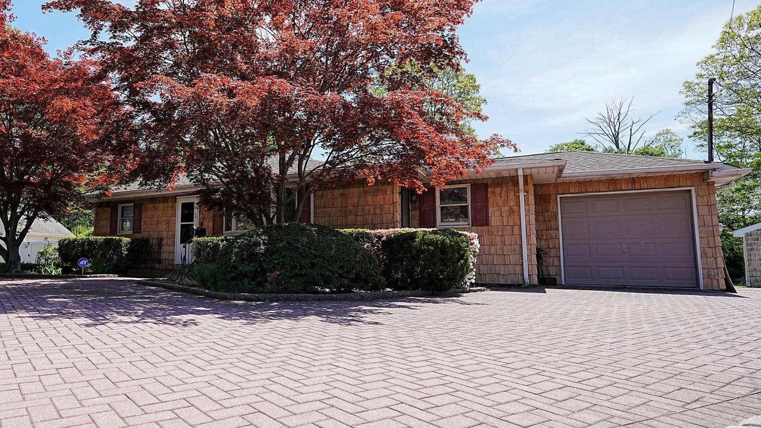 Bay Shore, NY 11706,14 Muncey RD
