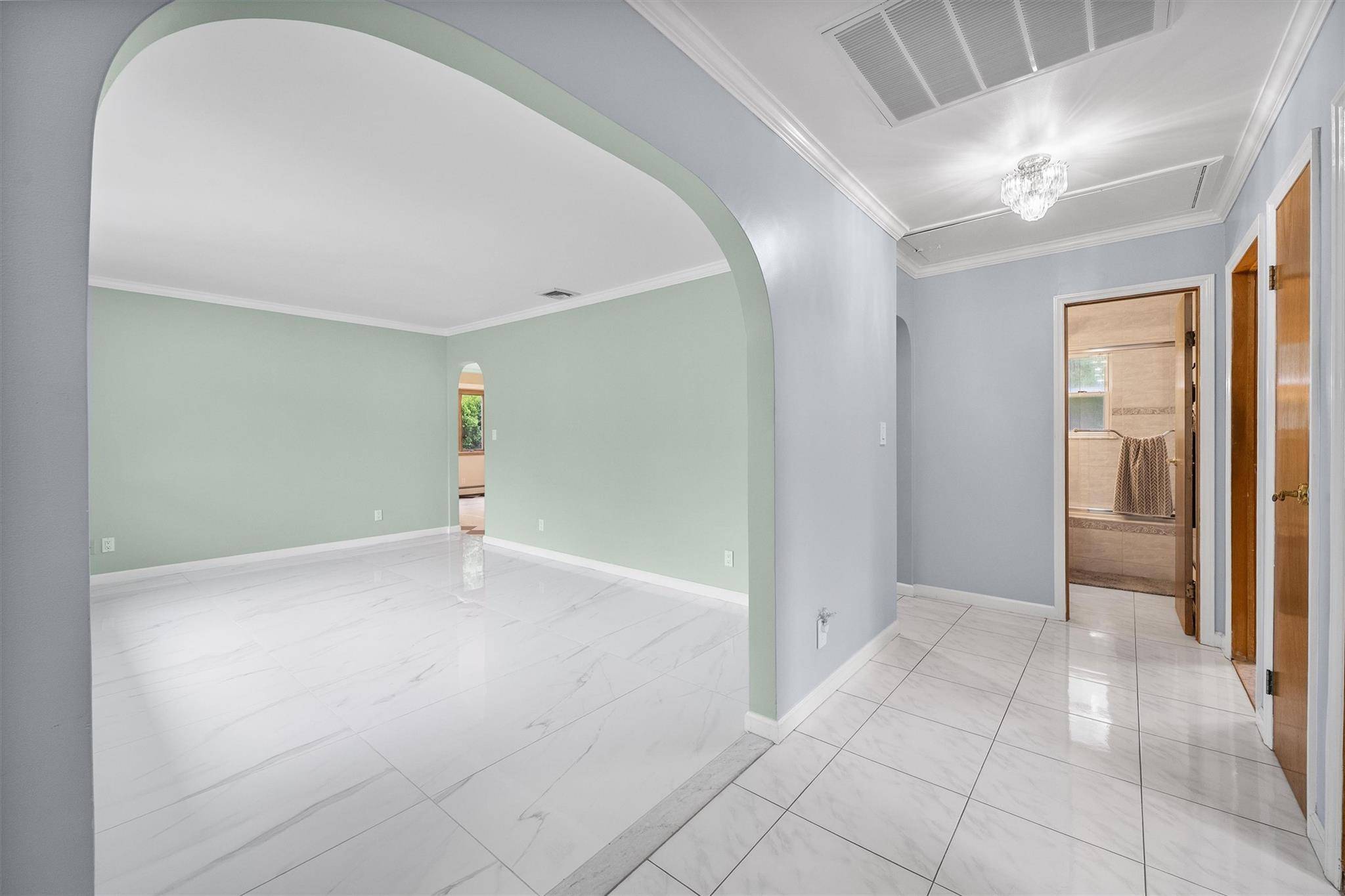 Hartsdale, NY 10530,14 Essex PL