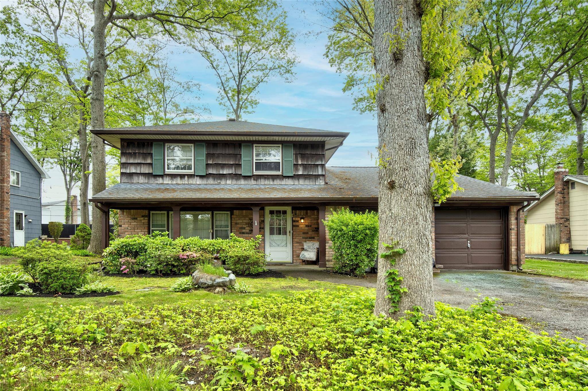 Lake Grove, NY 11755,76 Moriches RD