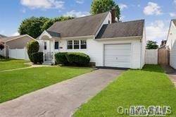 Hicksville, NY 11801,14 Balsam LN