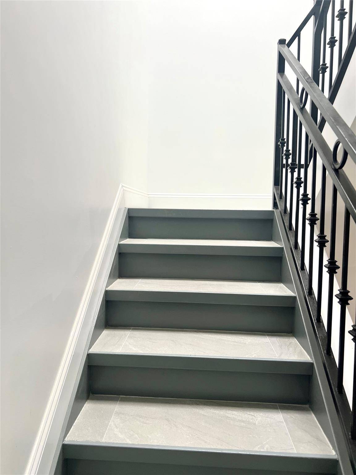 Flushing, NY 11358,36-27 171st Street ##3FL