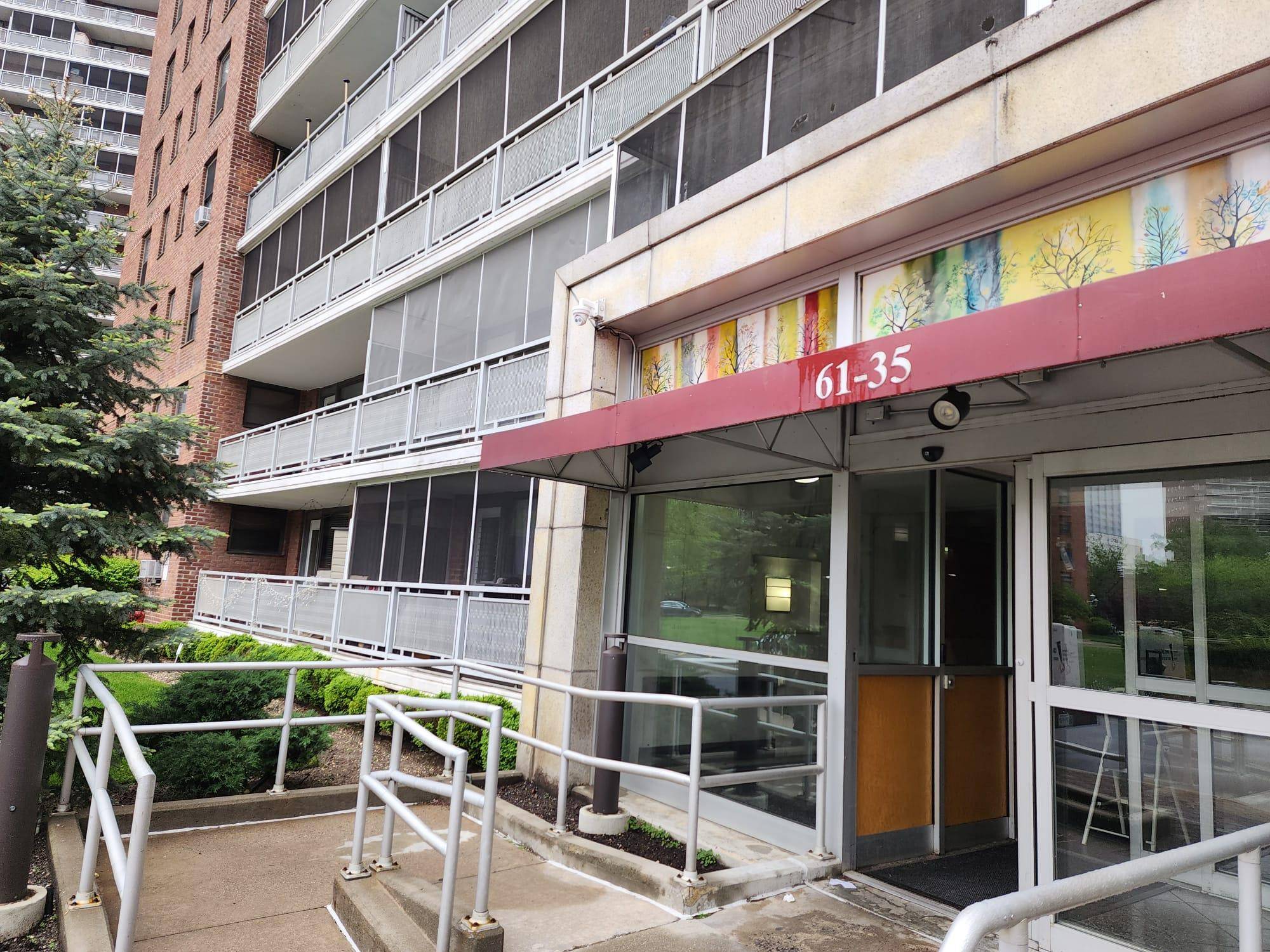 Rego Park, NY 11374,61-35 98th ST #4J