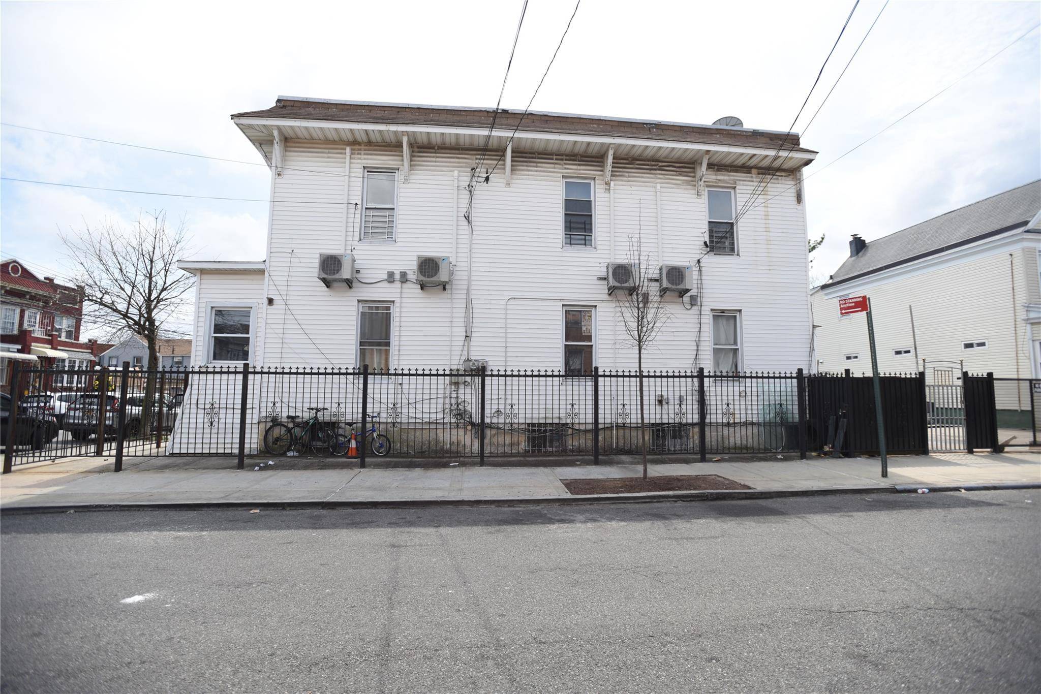 Woodhaven, NY 11421,87-26 75 ST