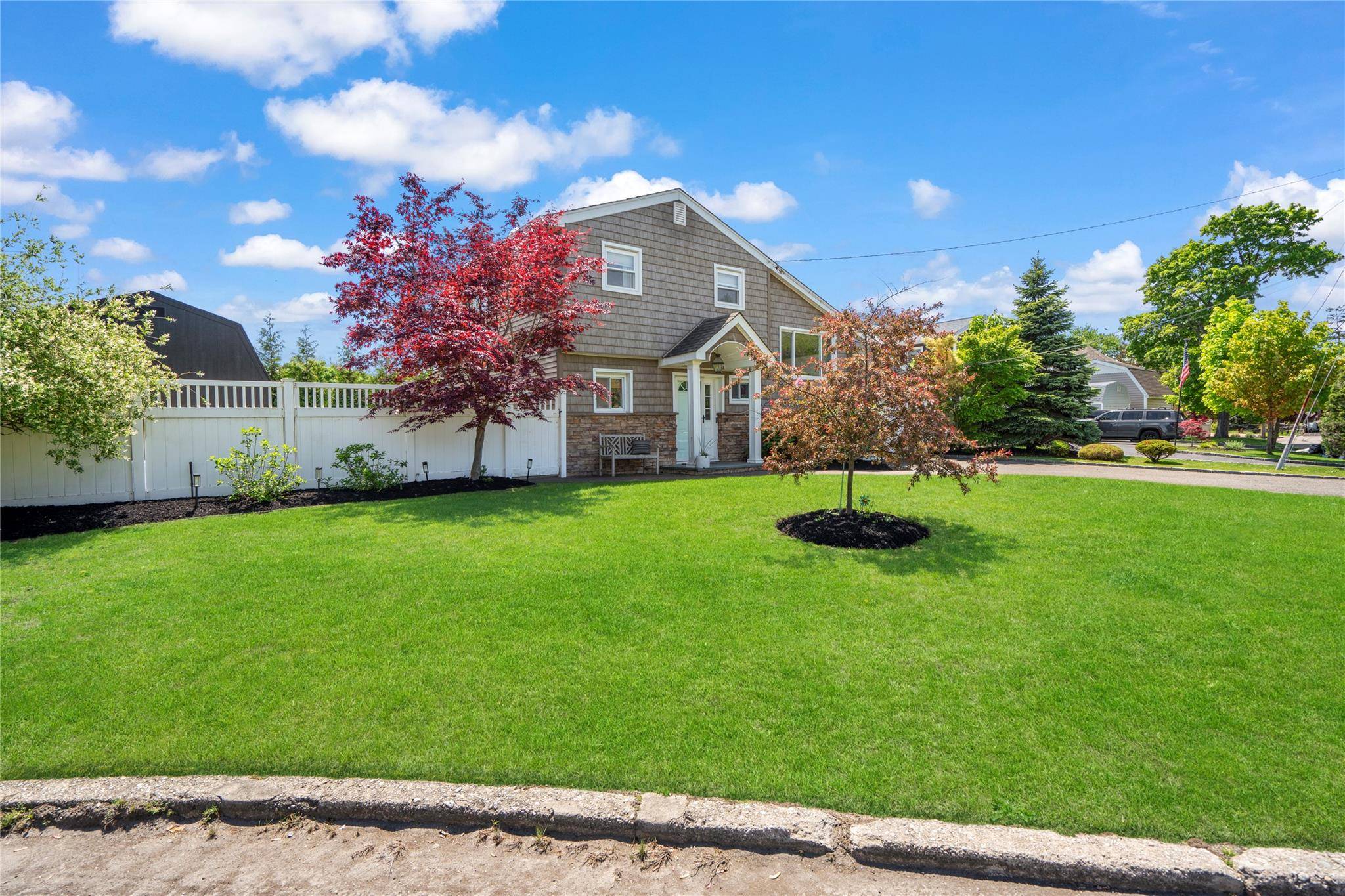 West Islip, NY 11795,8 Vera CT