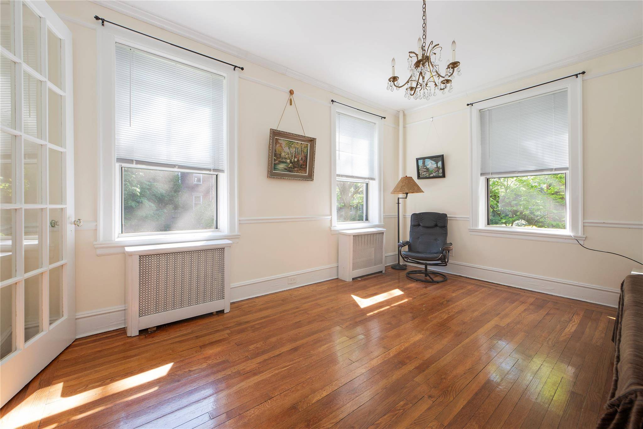 Jackson Heights, NY 11372,35-31 78 ST #3
