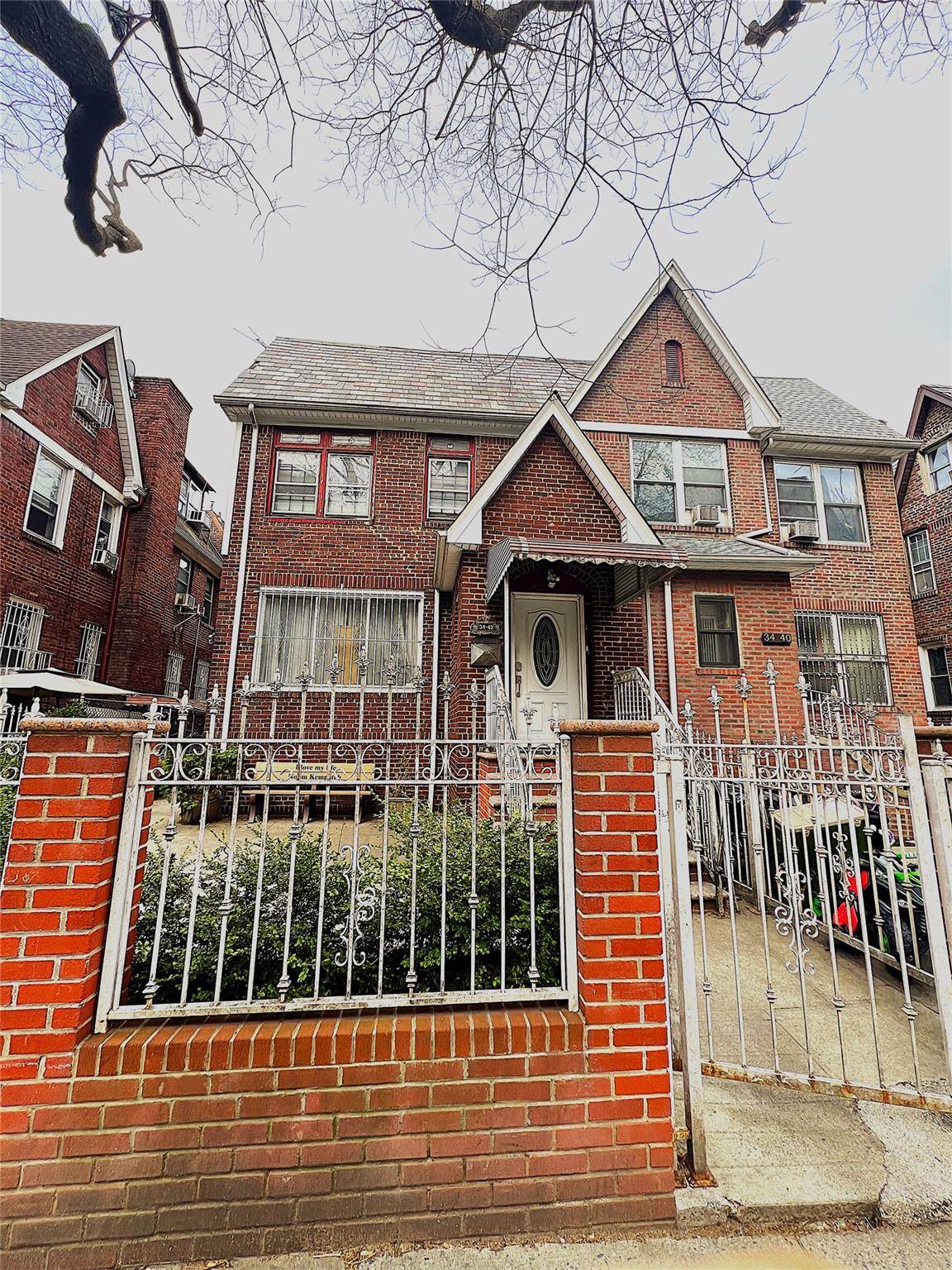 Jackson Heights, NY 11372,34-42 90 ST
