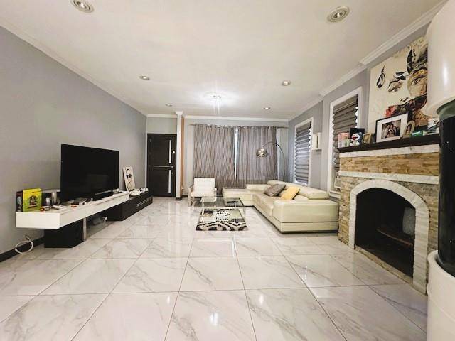 Jackson Heights, NY 11372,34-42 90 ST