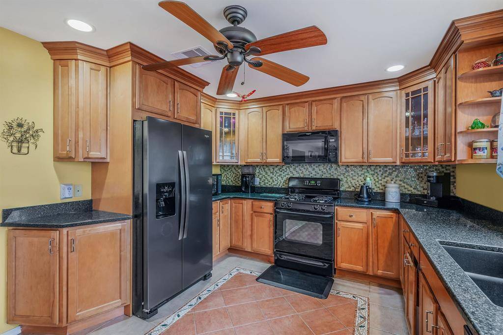 Coram, NY 11727,24 Thomas ST