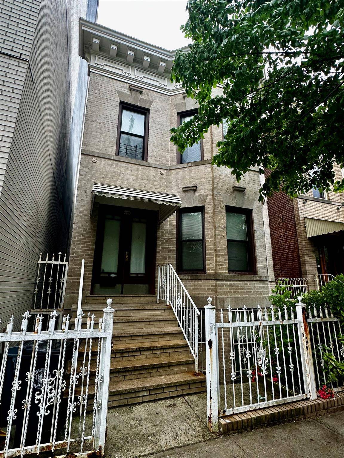 Bronx, NY 10462,1950 Benedict Ave AVE