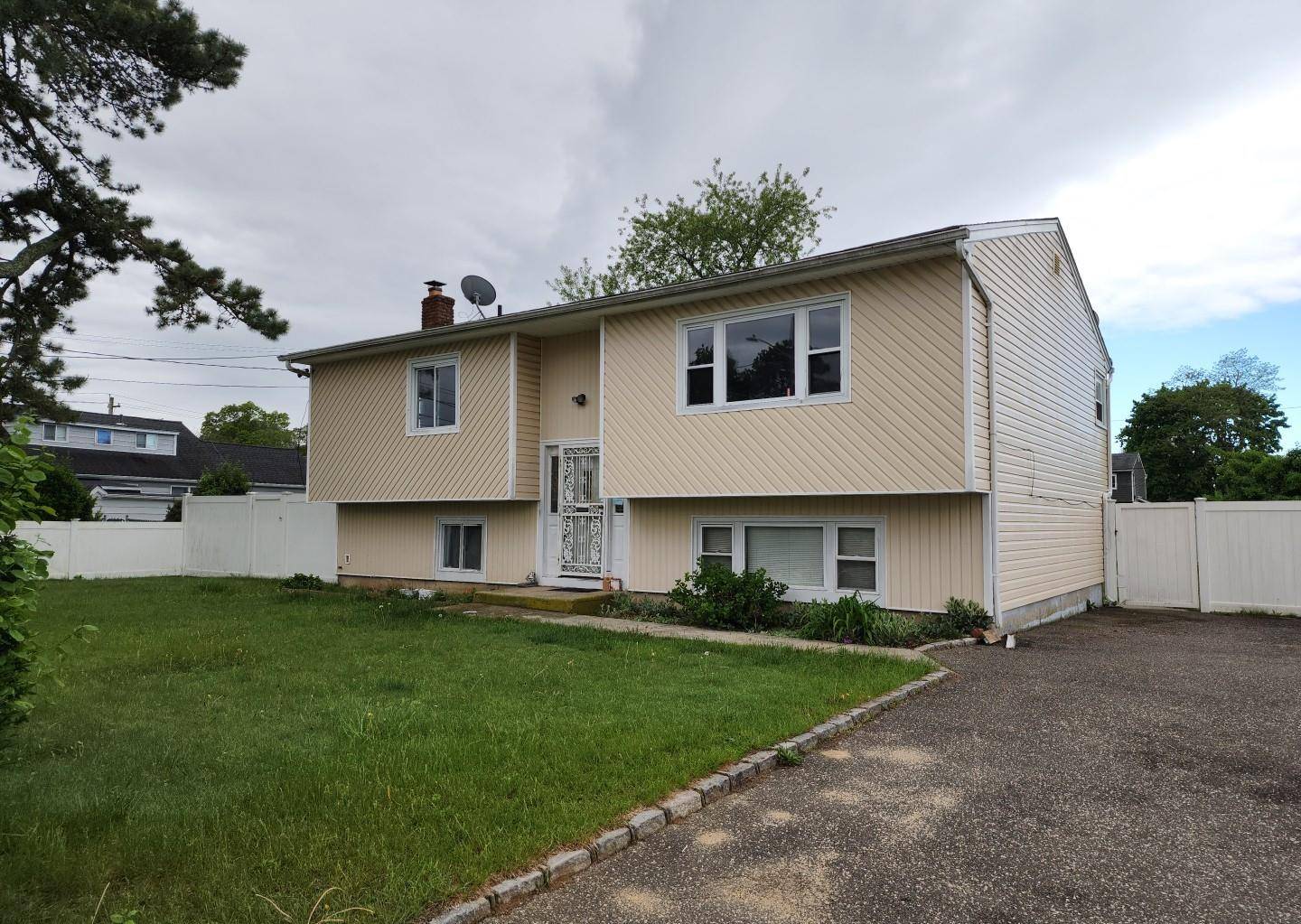 Farmingdale, NY 11735,28 Adams ST