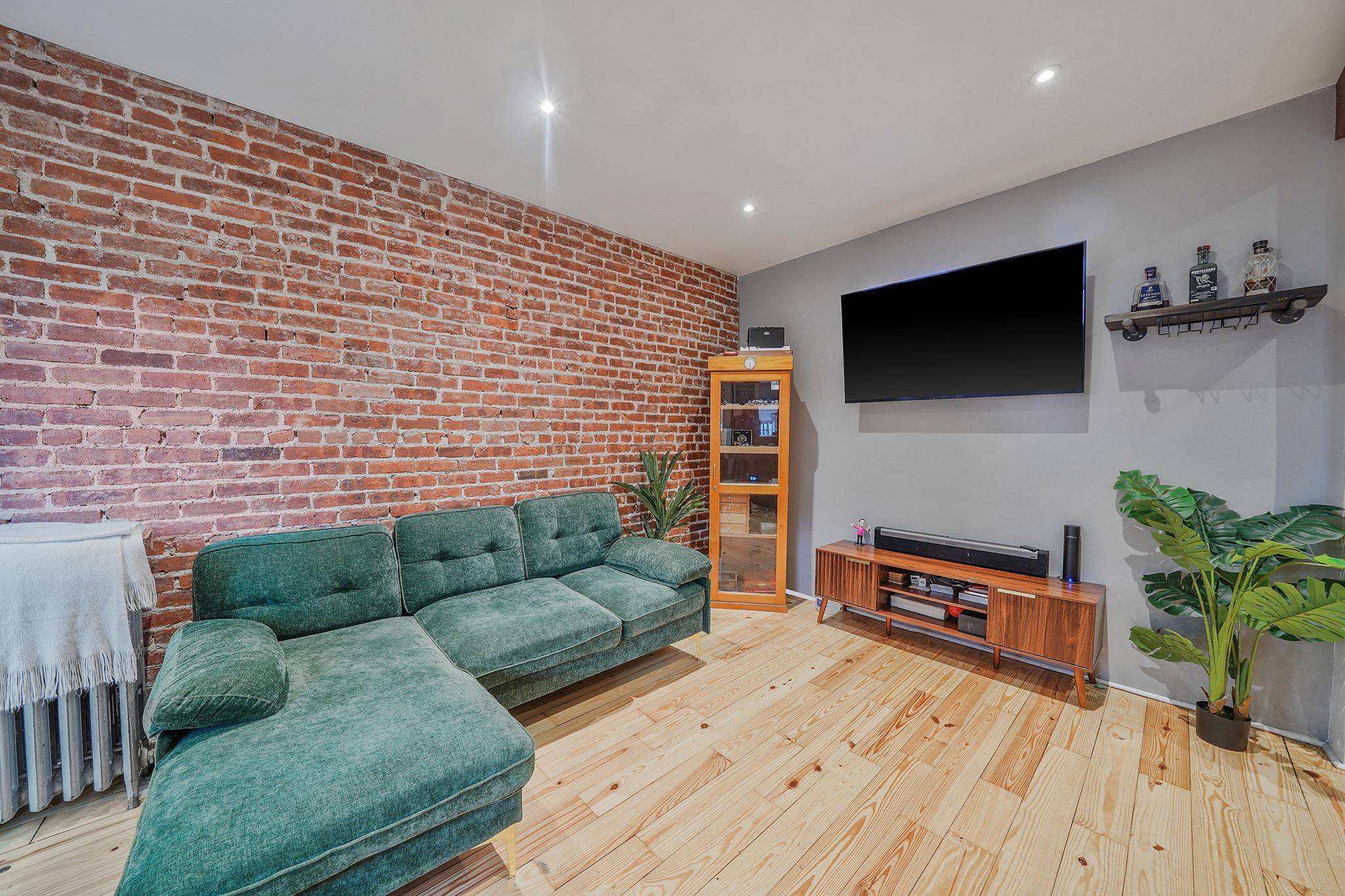 Ridgewood, NY 11385,1625 Summerfield ST