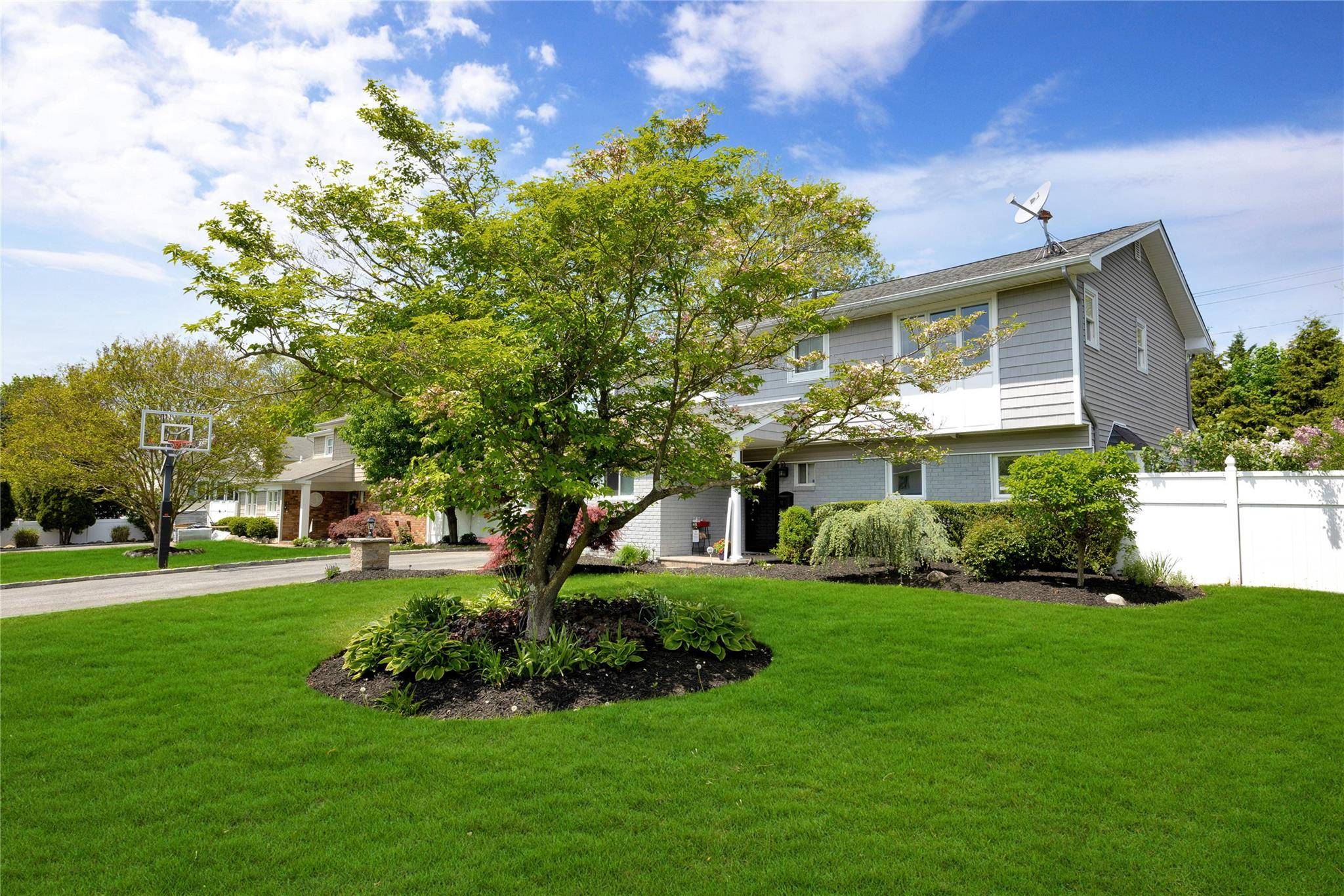 Kings Park, NY 11754,52 Glen LN
