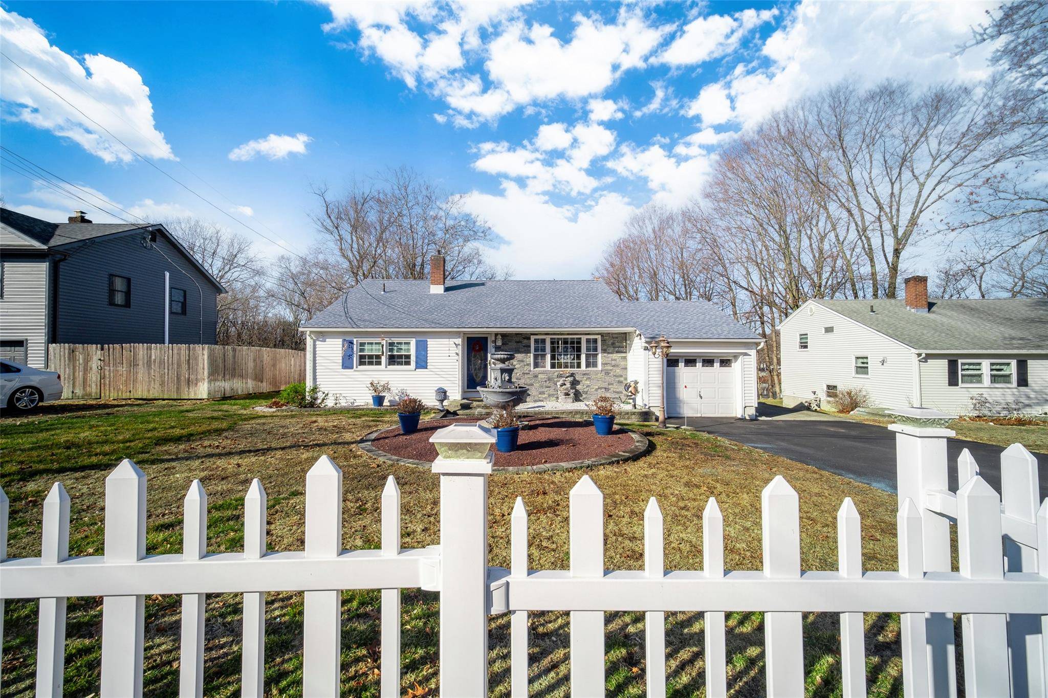 Wappingers Falls, NY 12590,9 Liss RD