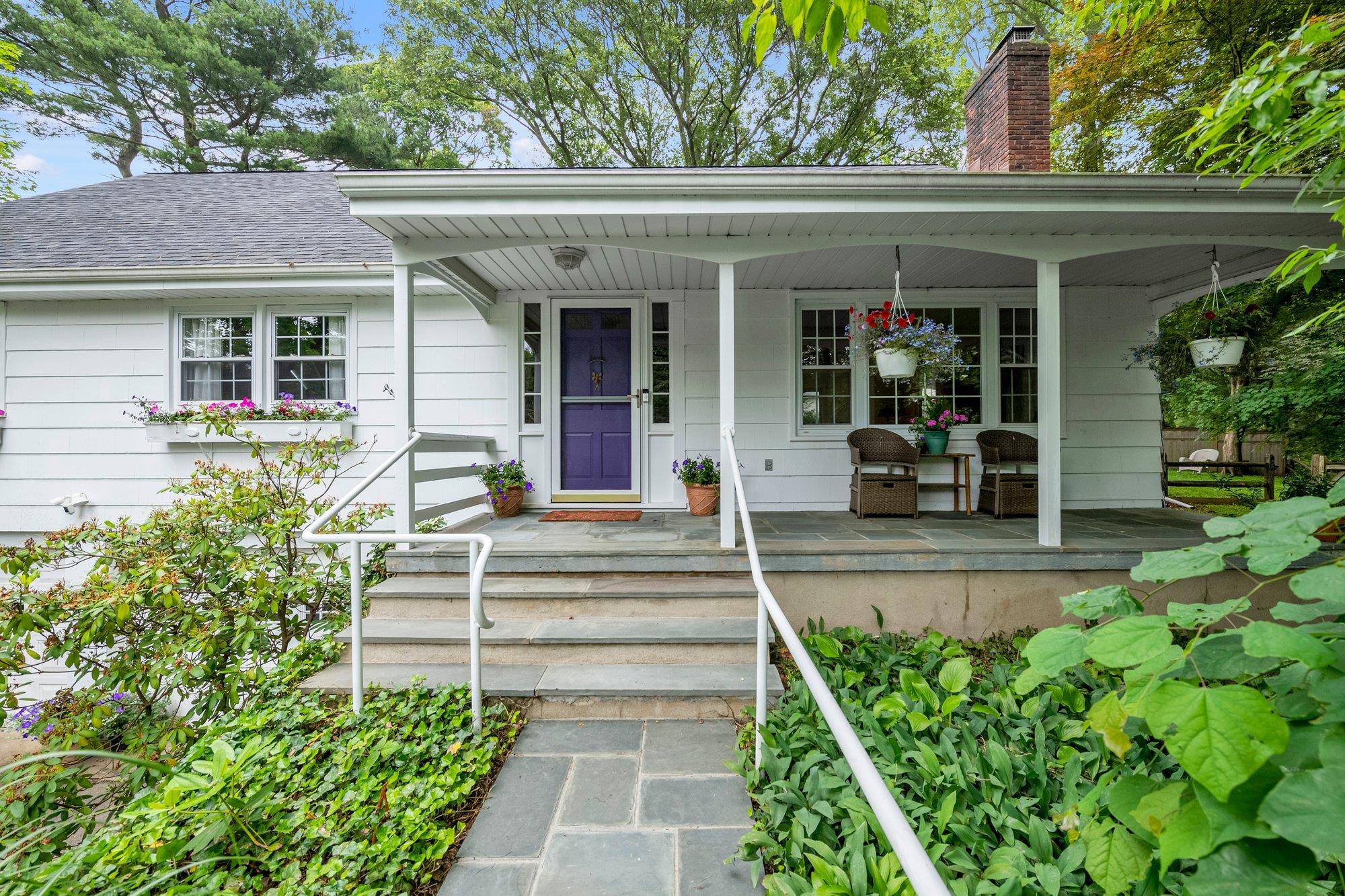 Huntington Bay, NY 11743,10 Bay DR