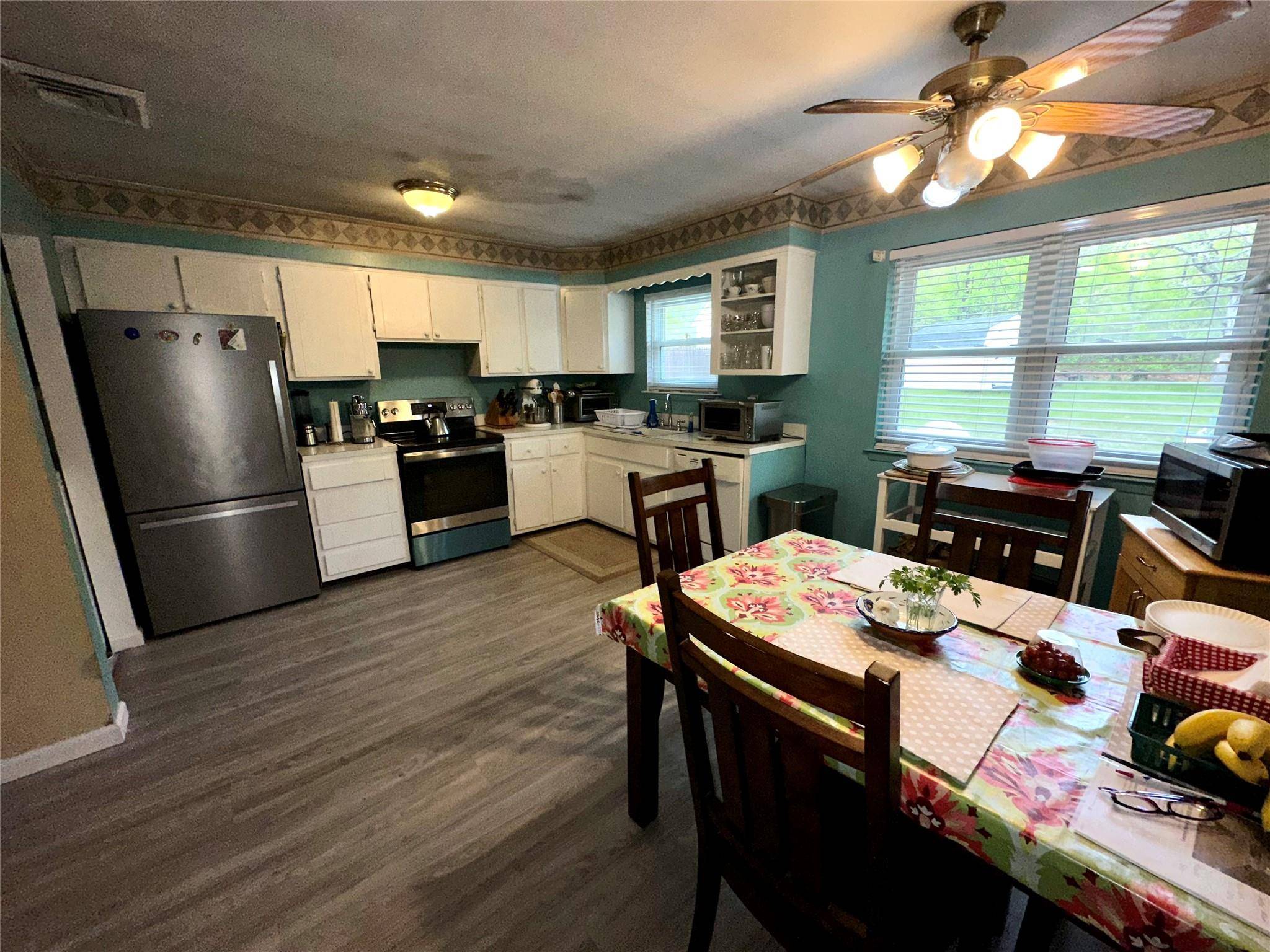 Coram, NY 11727,23 Hawkins PATH