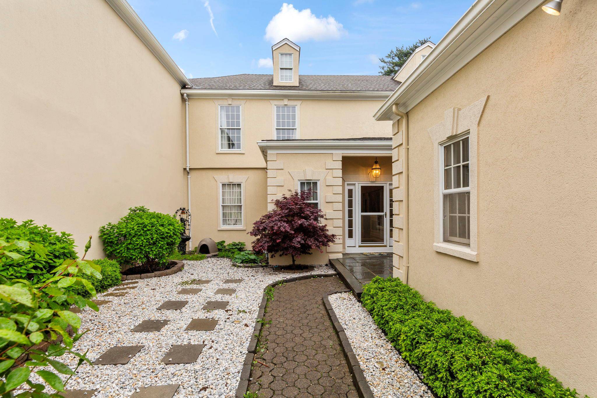 Glen Cove, NY 11542,10 Swan CT