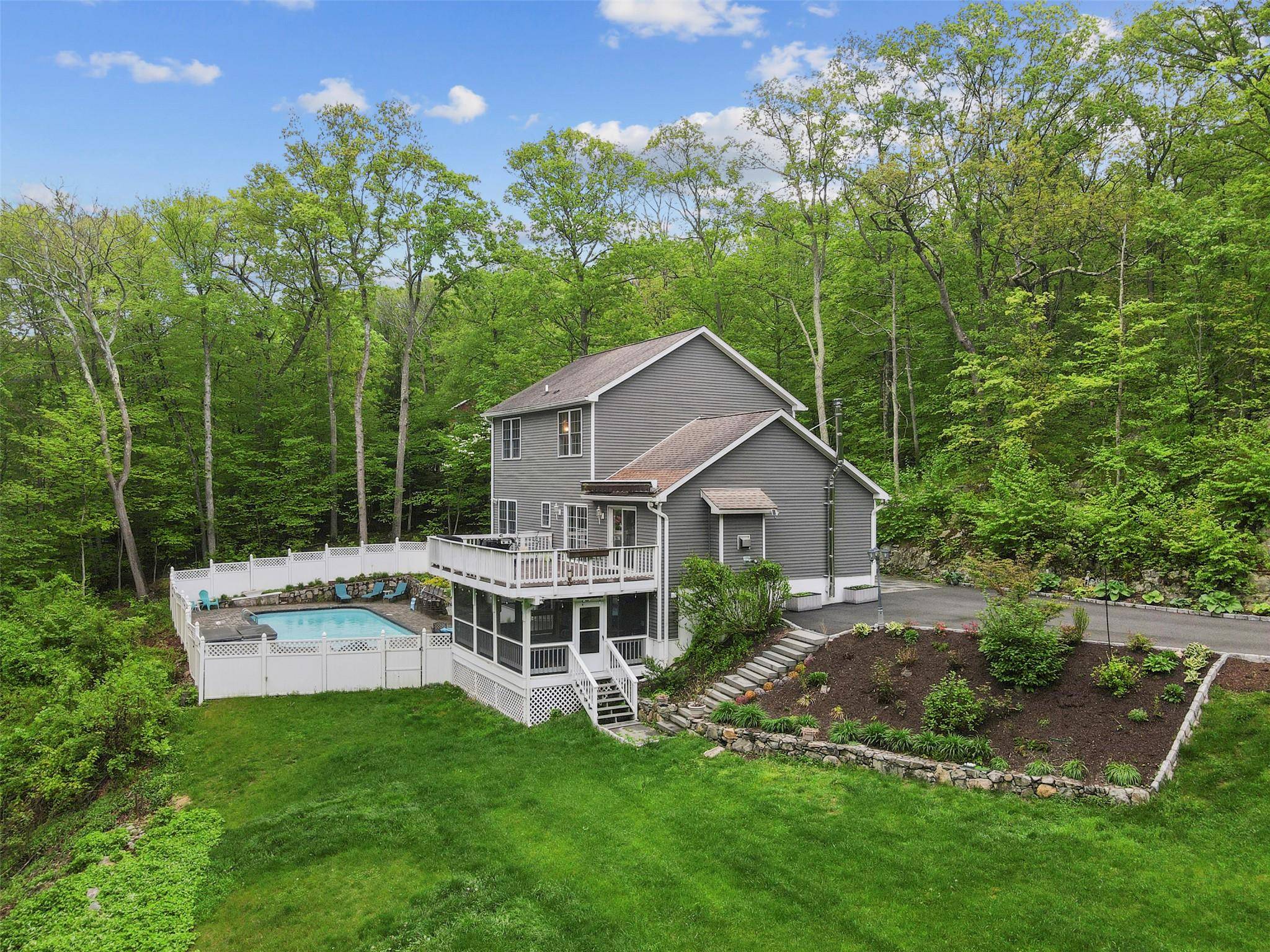 Cold Spring, NY 10516,25 Crest RD