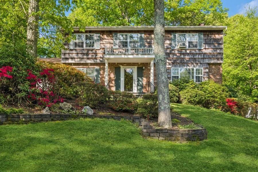 Kings Park, NY 11754,24 Oak Hill LN
