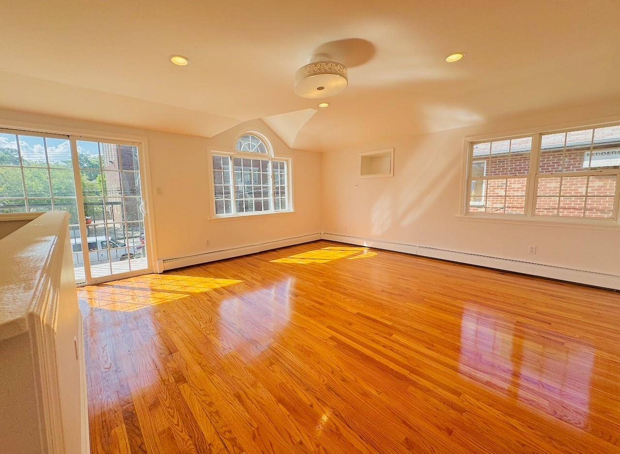 Queens Village, NY 11429,10465 Springfield BLVD