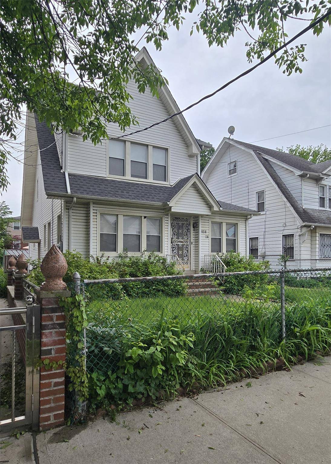 Saint Albans, NY 11412,194-34 115th RD