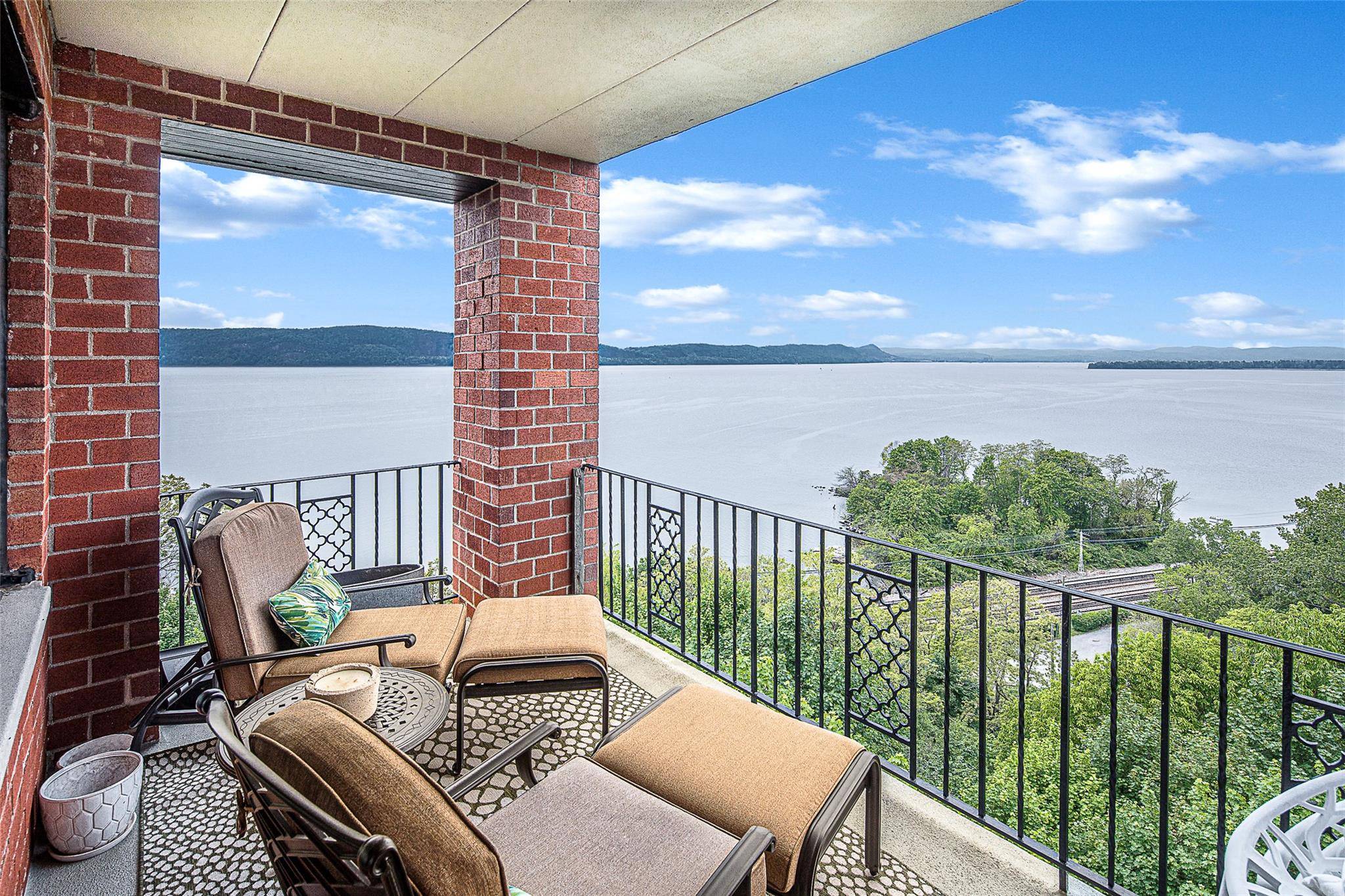 Ossining, NY 10562,16 Rockledge AVE #5D-2