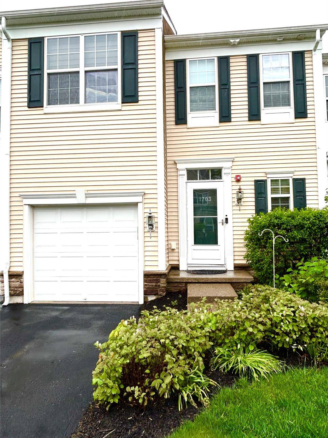 Newburgh, NY 12550,19 Brighton DR #1703
