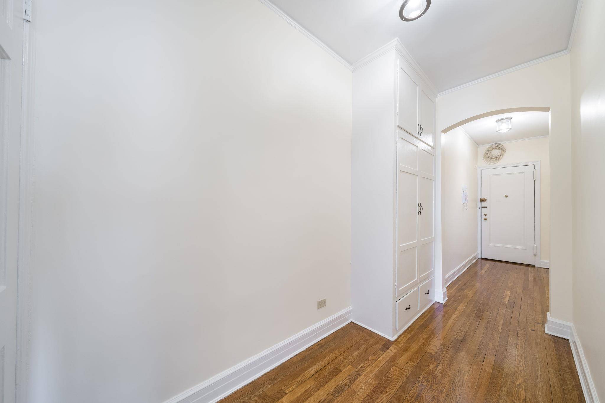 Jamaica Estates, NY 11432,175-06 Devonshire RD #5L