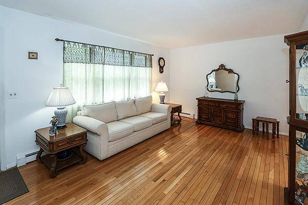 Smithtown, NY 11787,14 Belmont DR