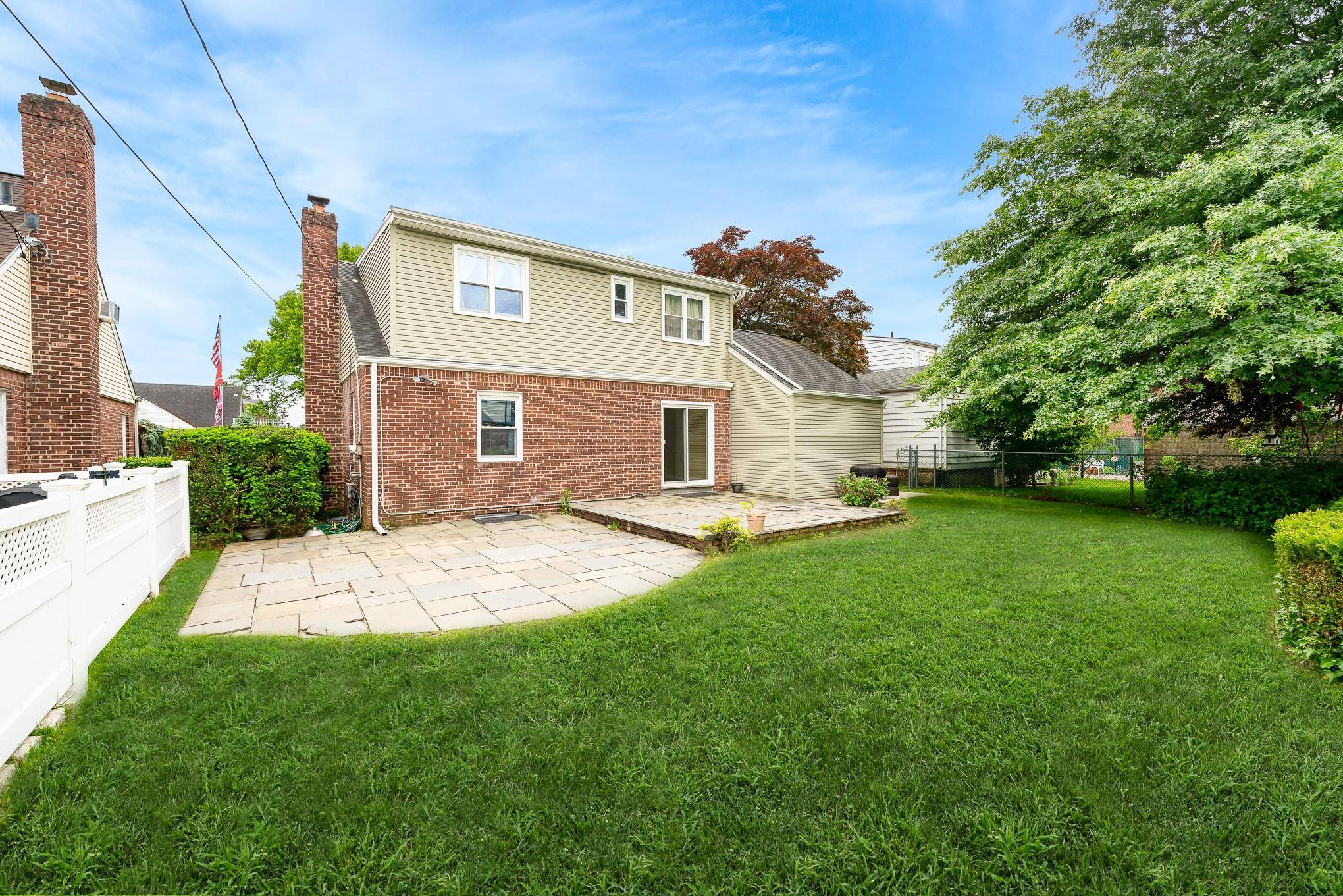 New Hyde Park, NY 11040,11 Durham RD