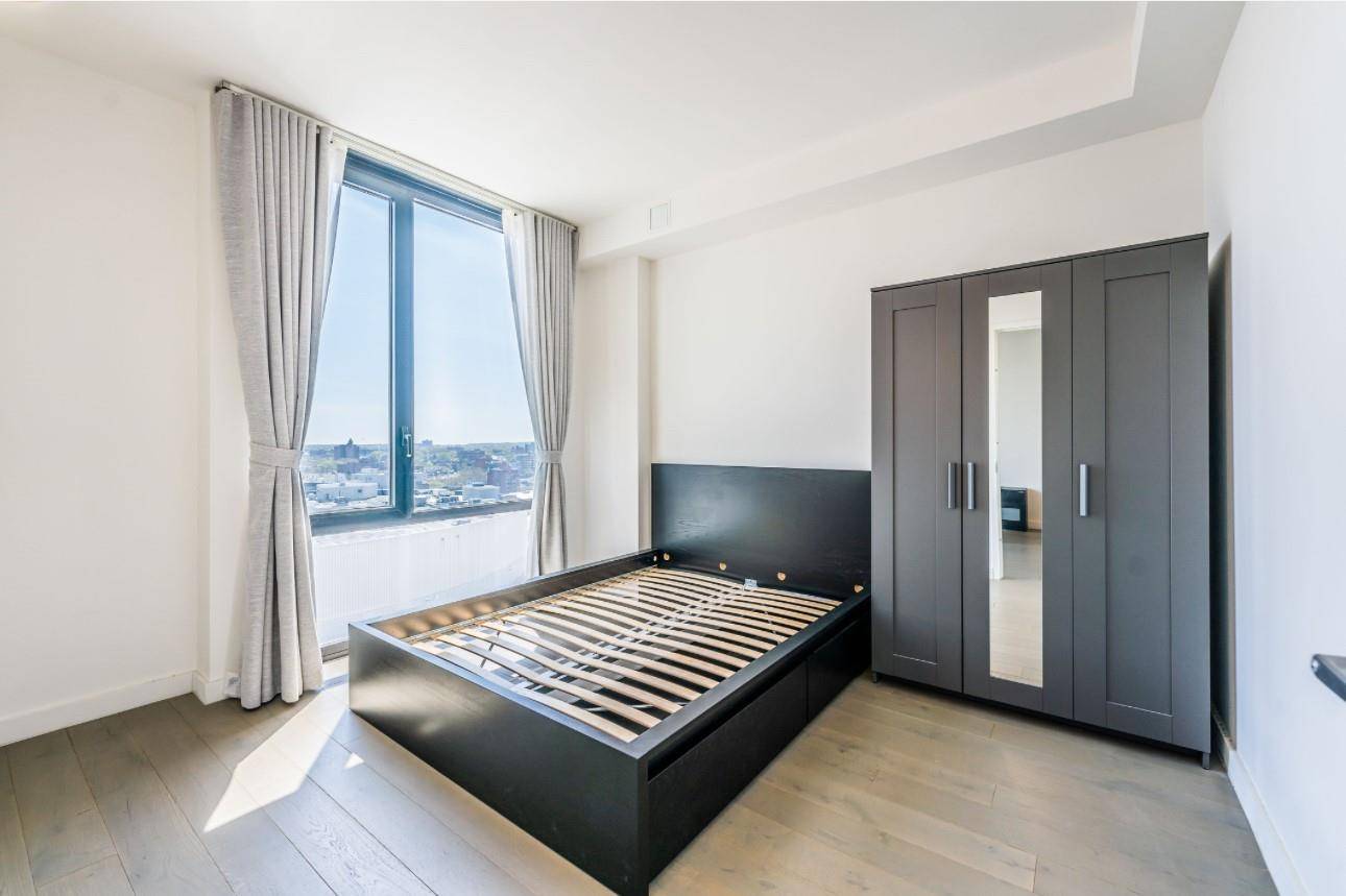 Elmhurst, NY 11373,8808 Justice AVE #15M