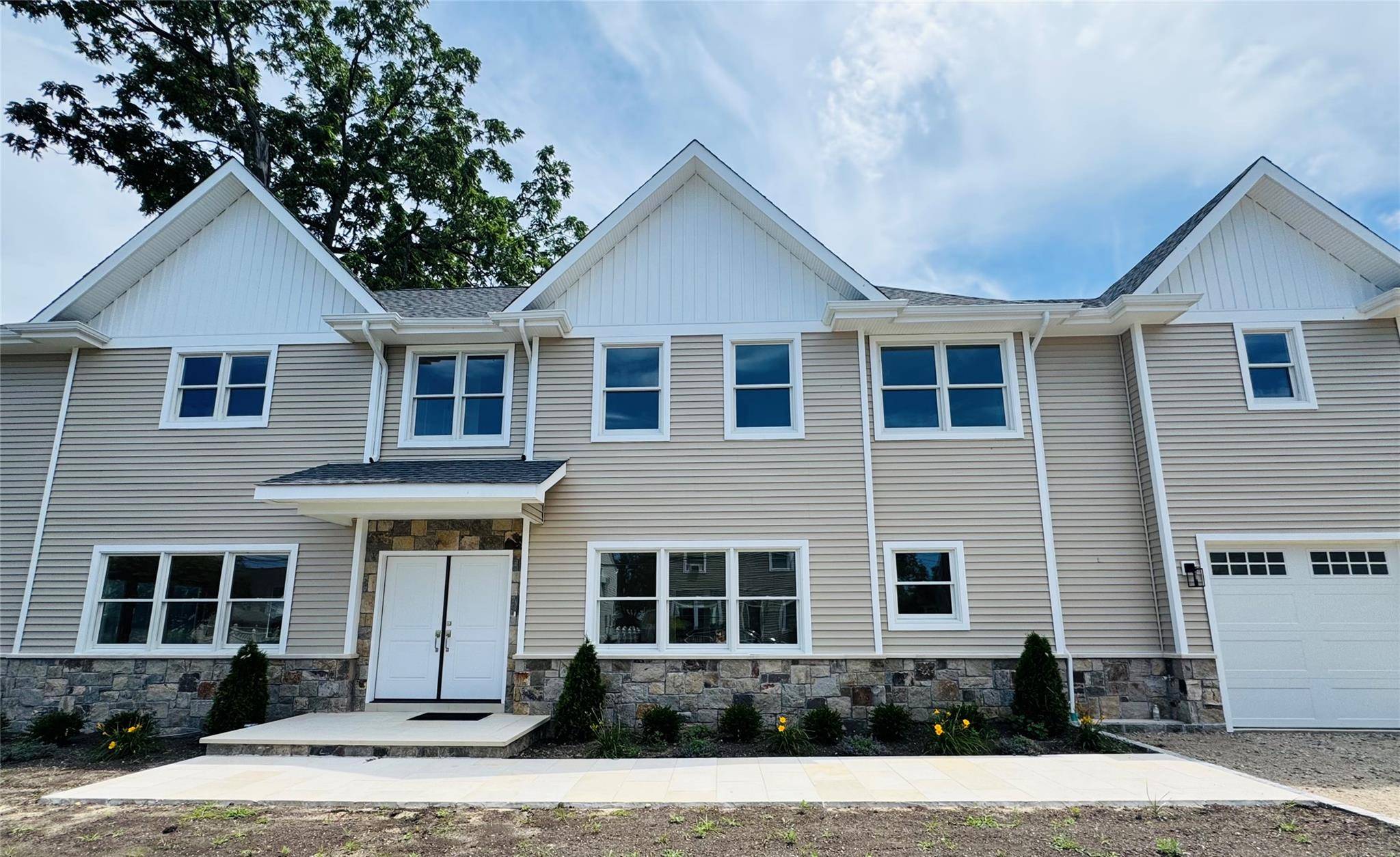 Glenwood Landing, NY 11547,9 First ST