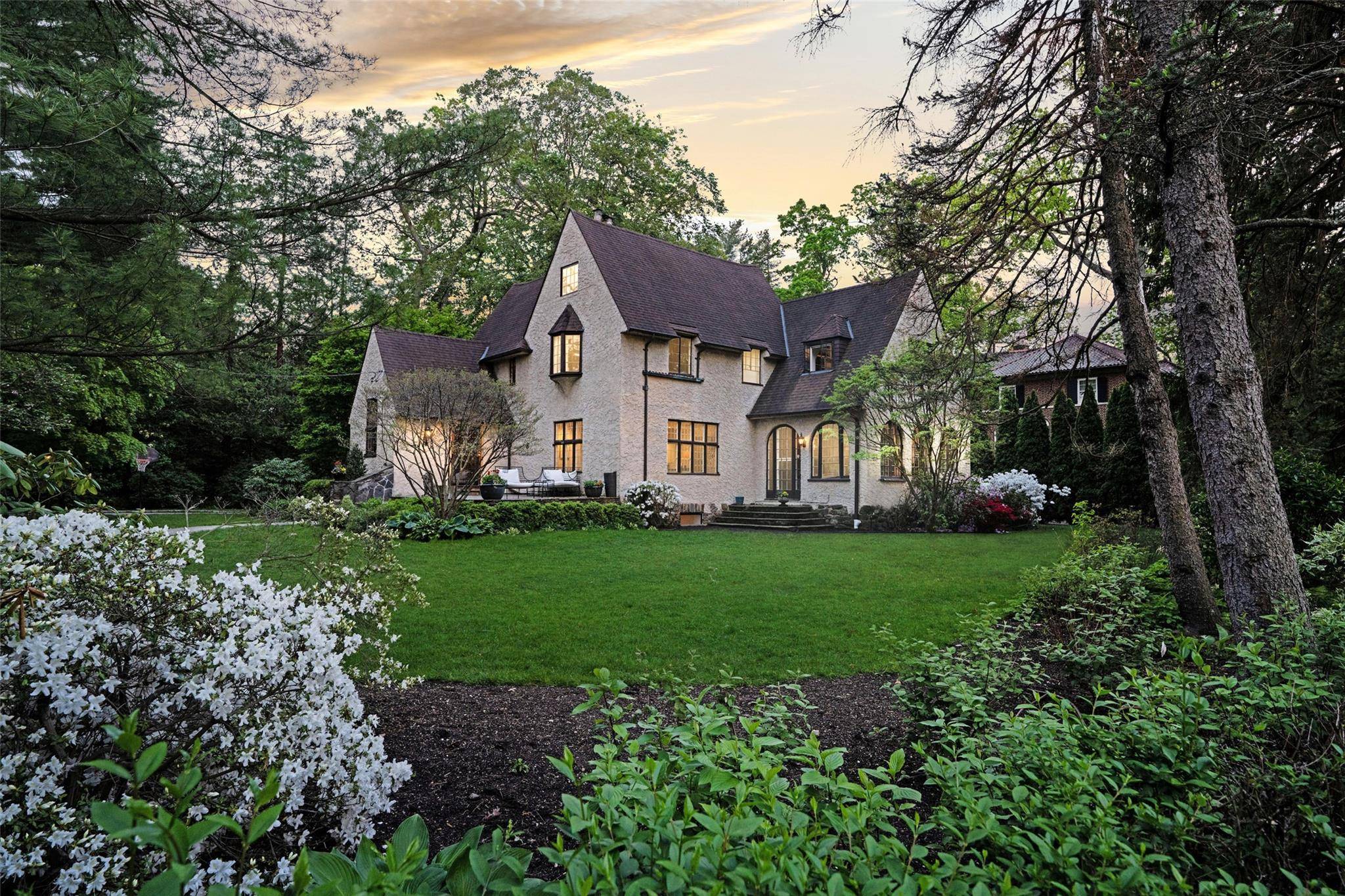 Pelham, NY 10803,8 Rockledge DR