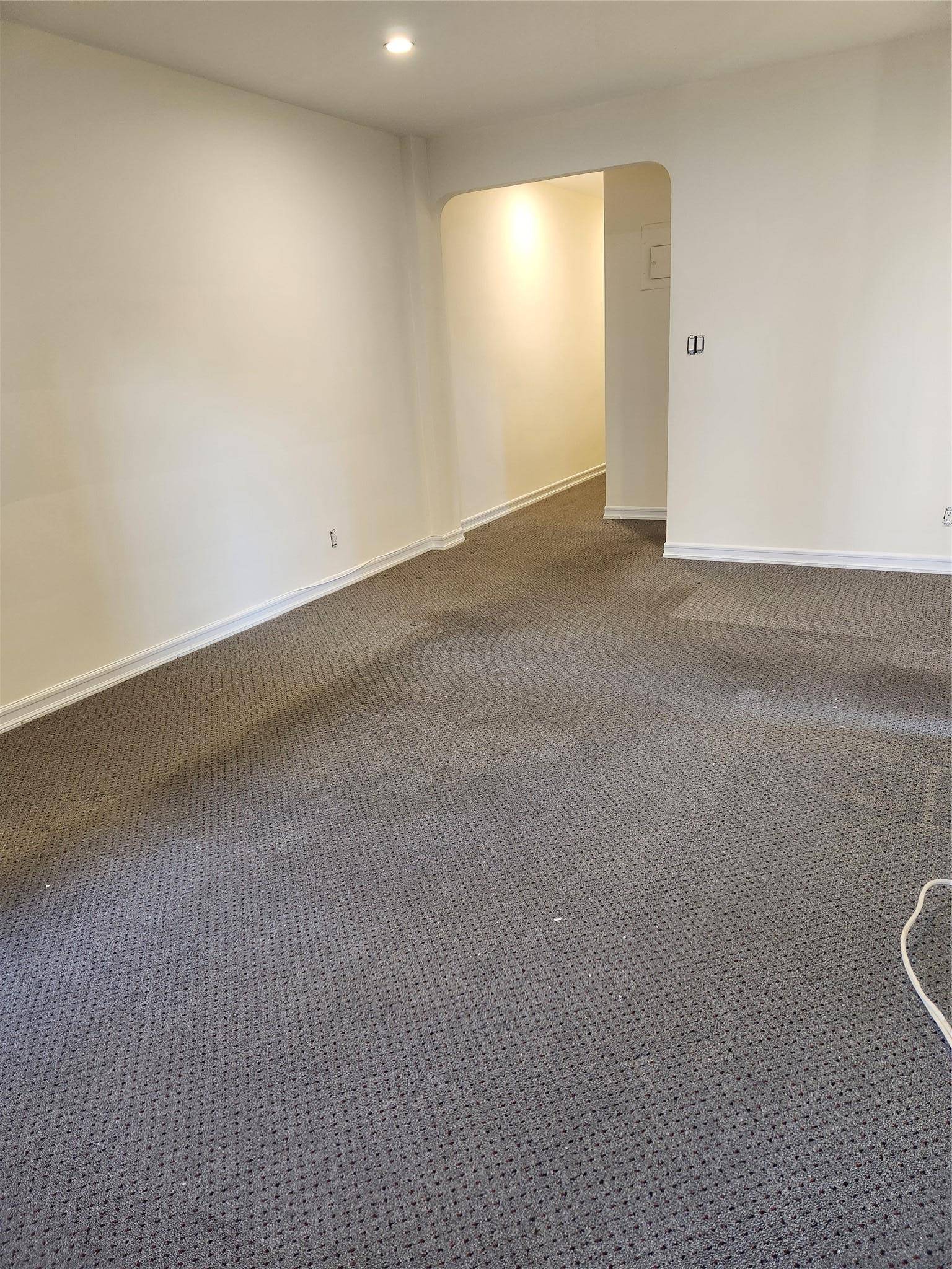 Lawrence, NY 11559,285 Central AVE #B4
