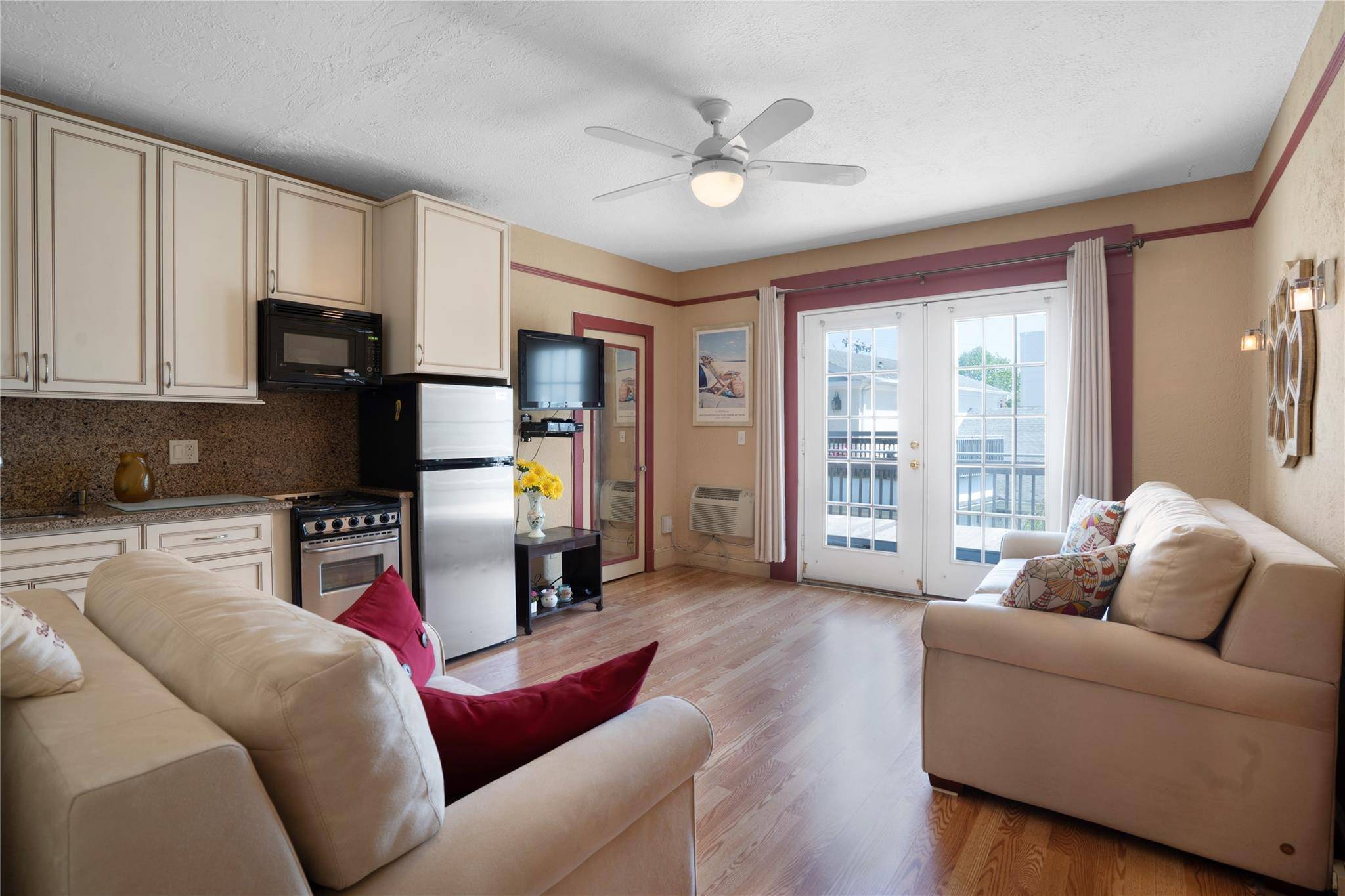 Westhampton Beach, NY 11978,52 Main ST #6