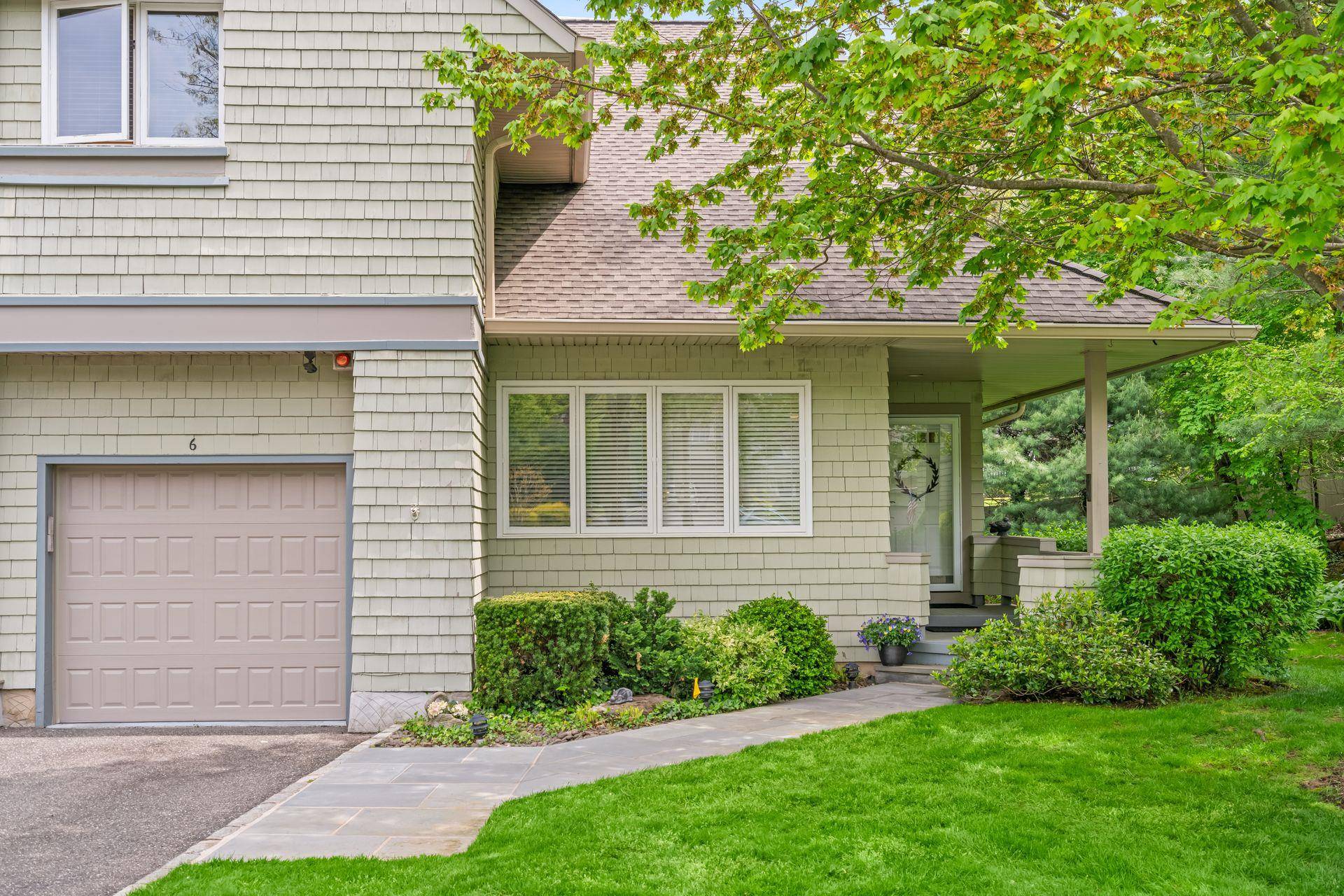 Huntington, NY 11743,6 Insbrook CT
