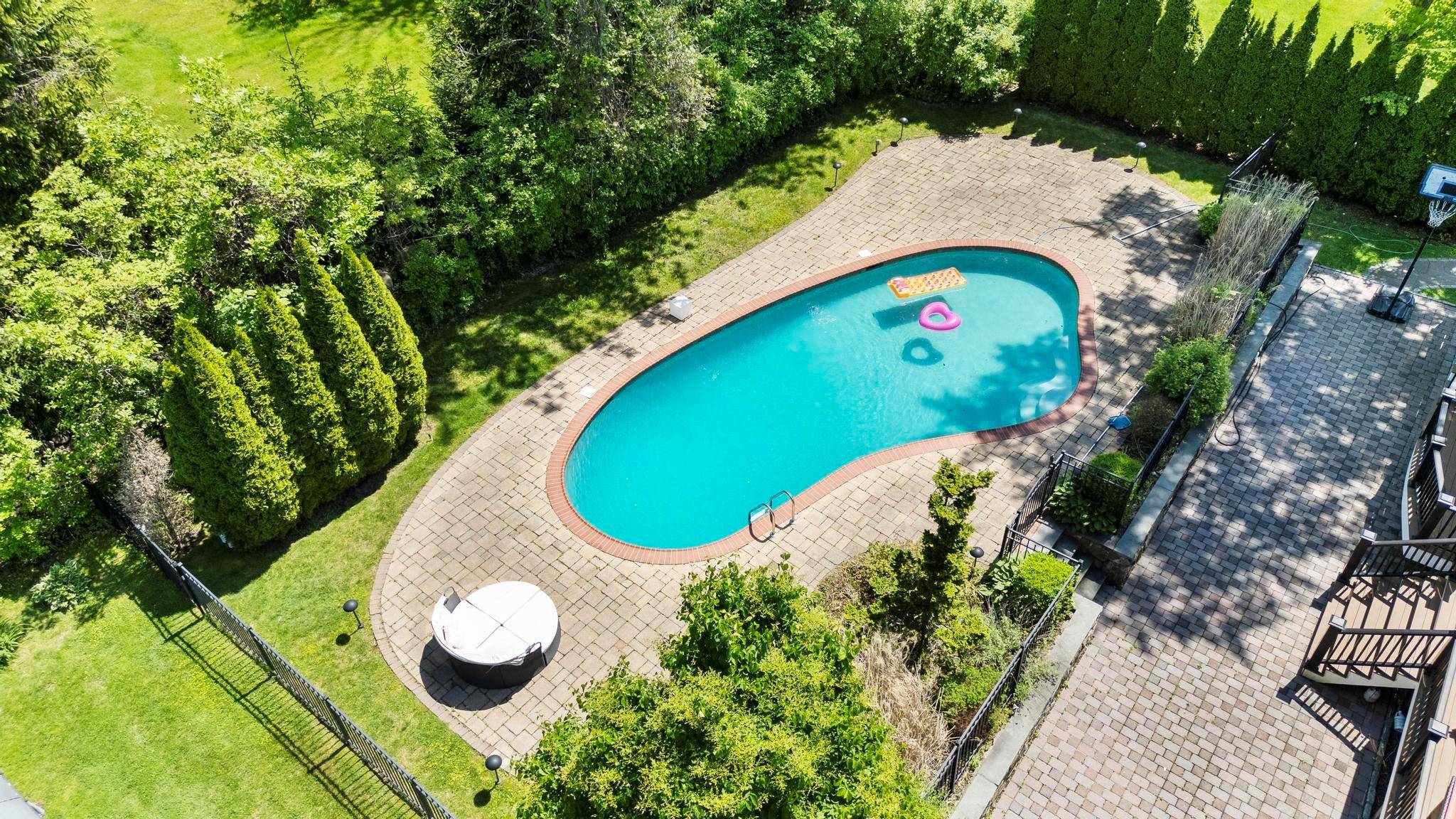 Scarsdale, NY 10583,12 Cherry LN