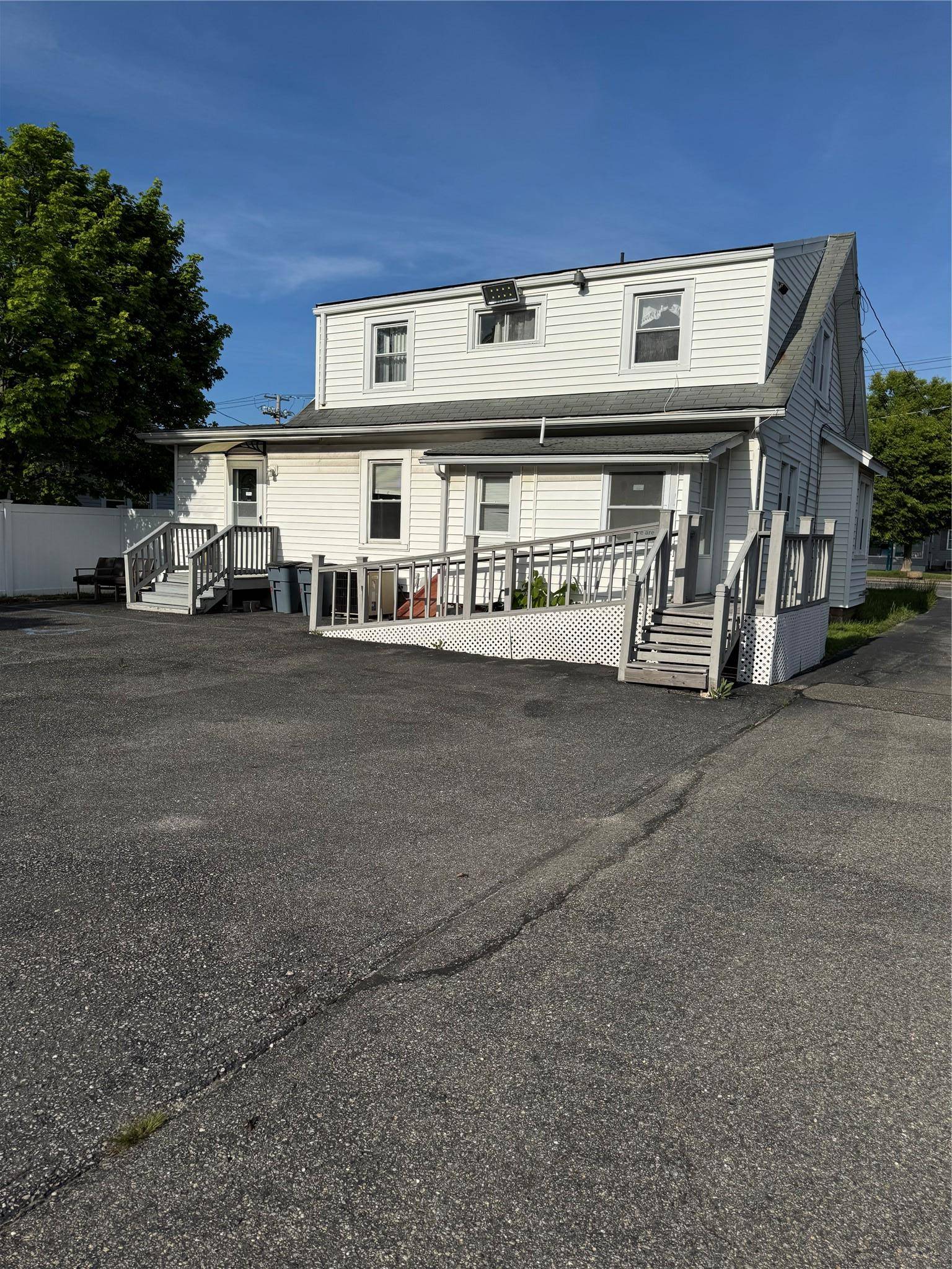 Patchogue, NY 11772,90 Medford AVE